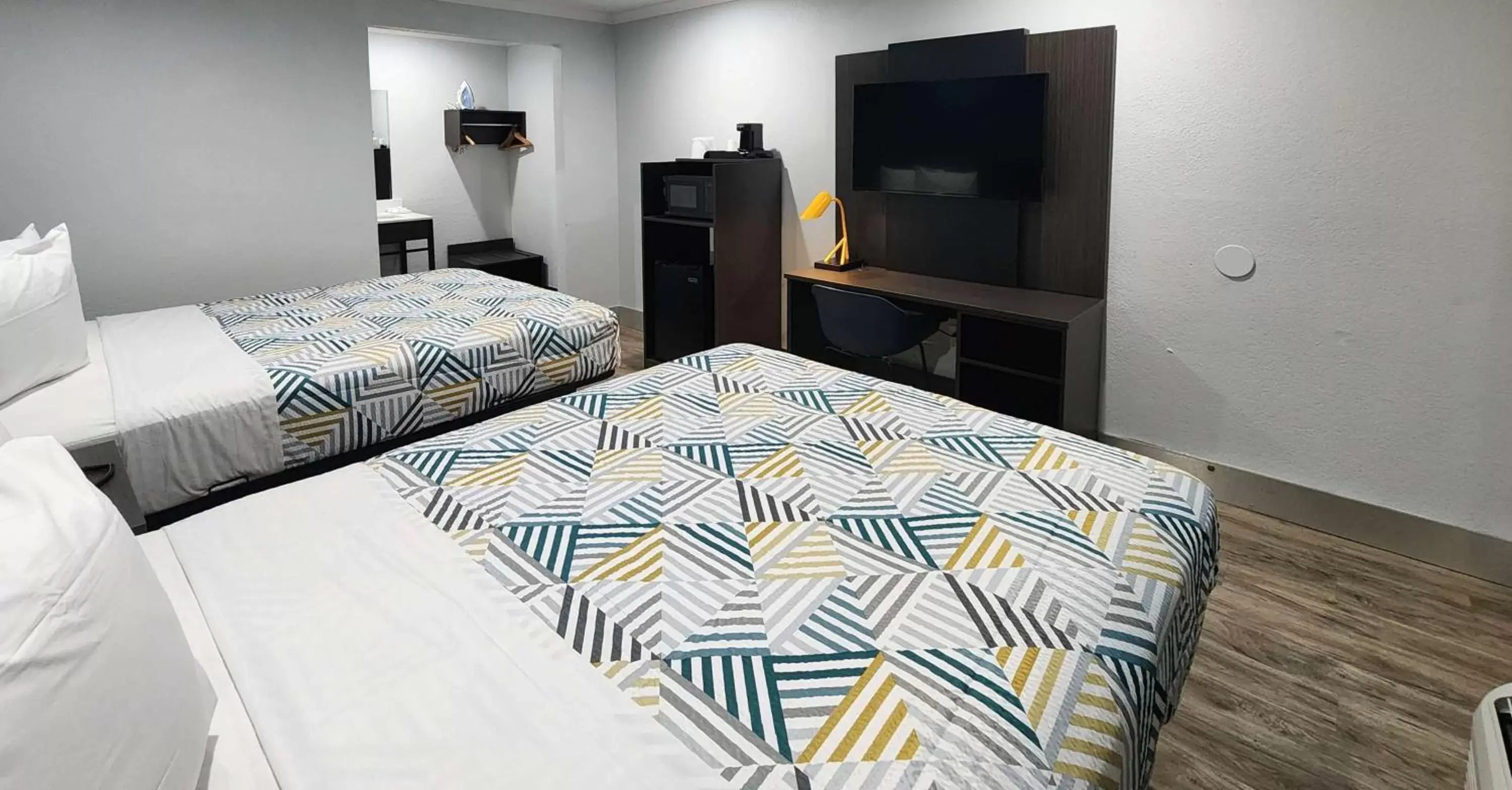 Bedroom, Bed in Studio 6 Suites San Ysidro CA San Diego South Bay Bedroom, Bed in Studio 6 Suites San Ysidro CA San Diego South Bay