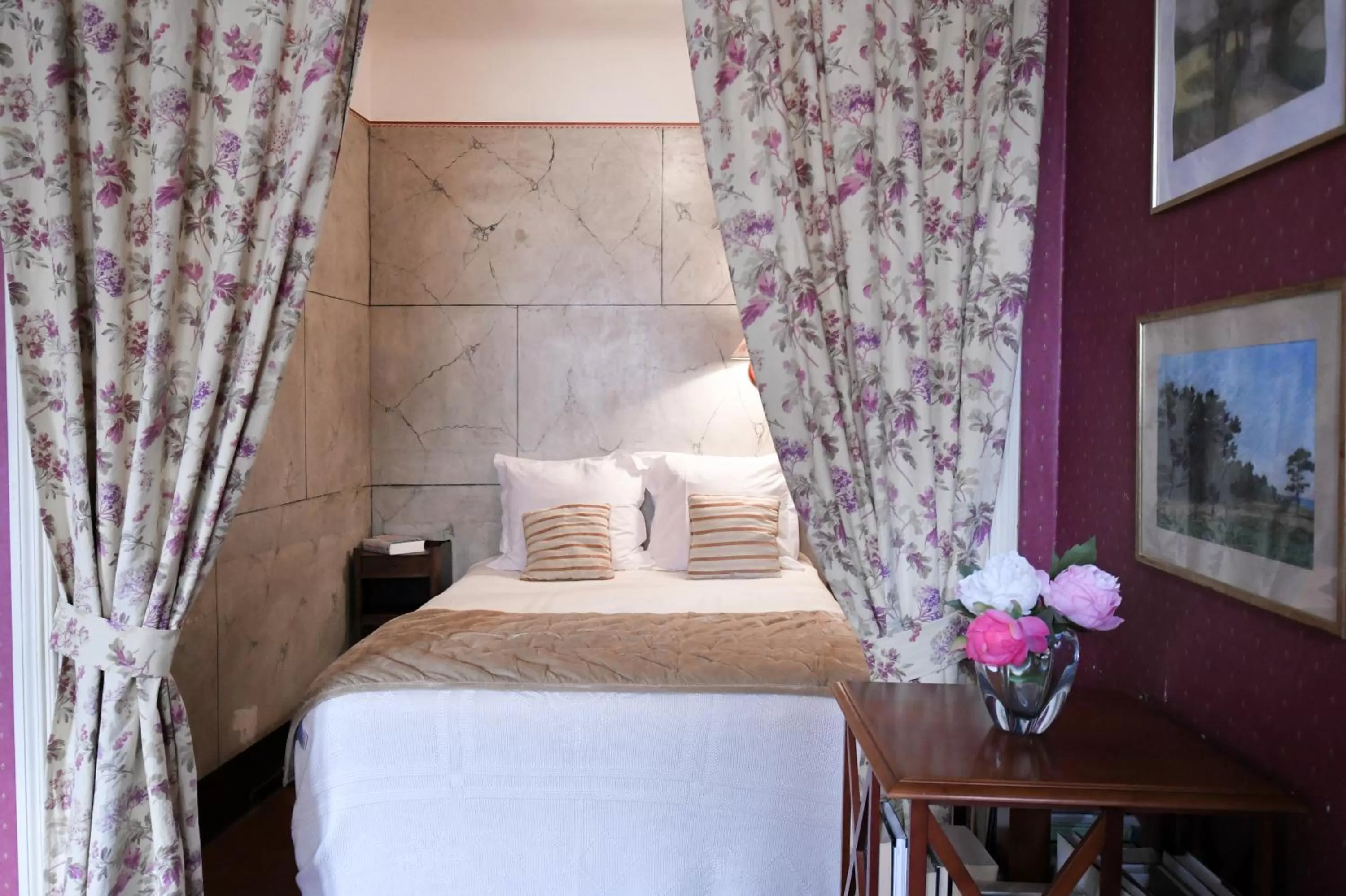 Bed in La Cachette du Comte