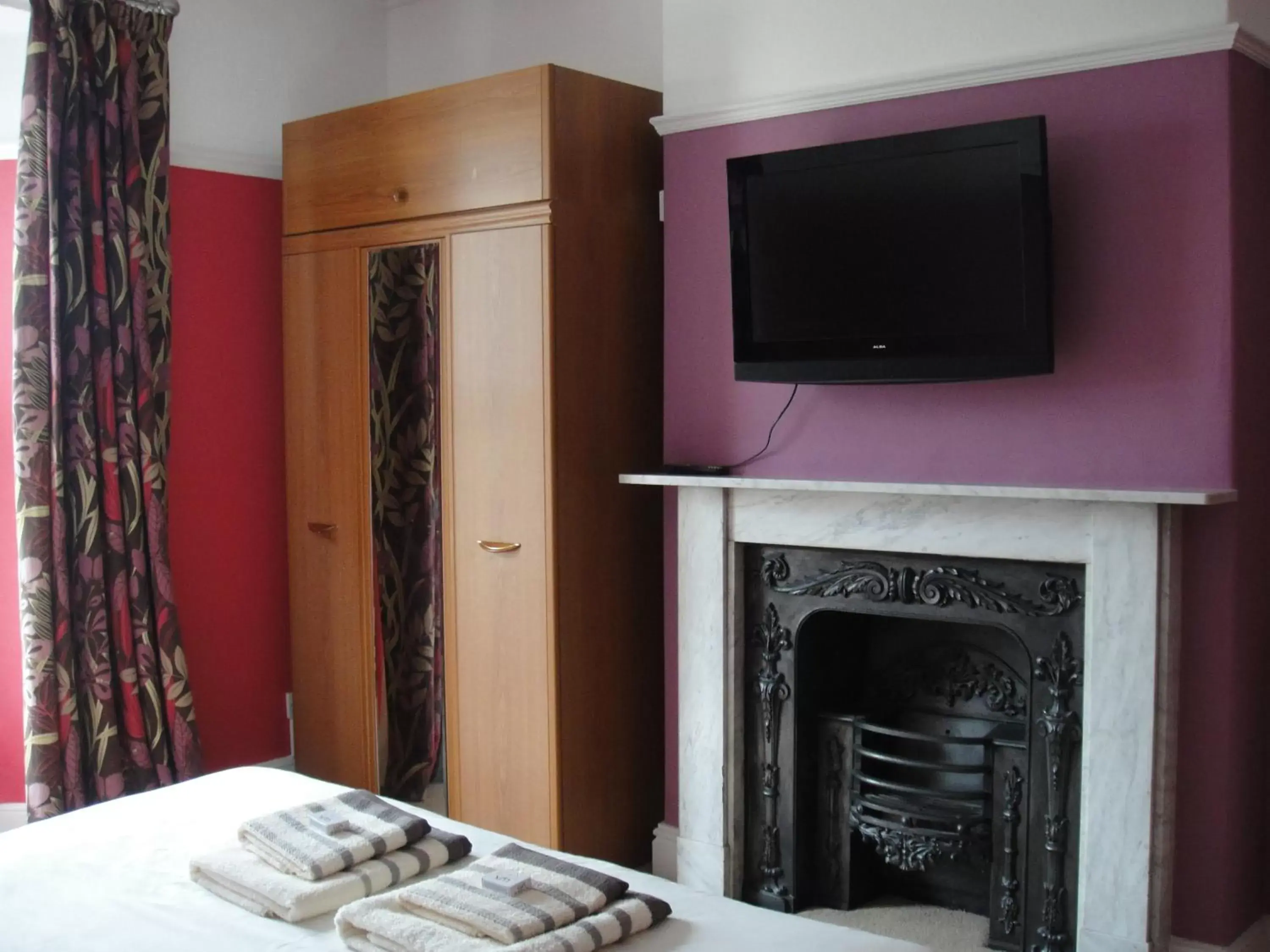 TV and multimedia, TV/Entertainment Center in Bankside Bed & Breakfast