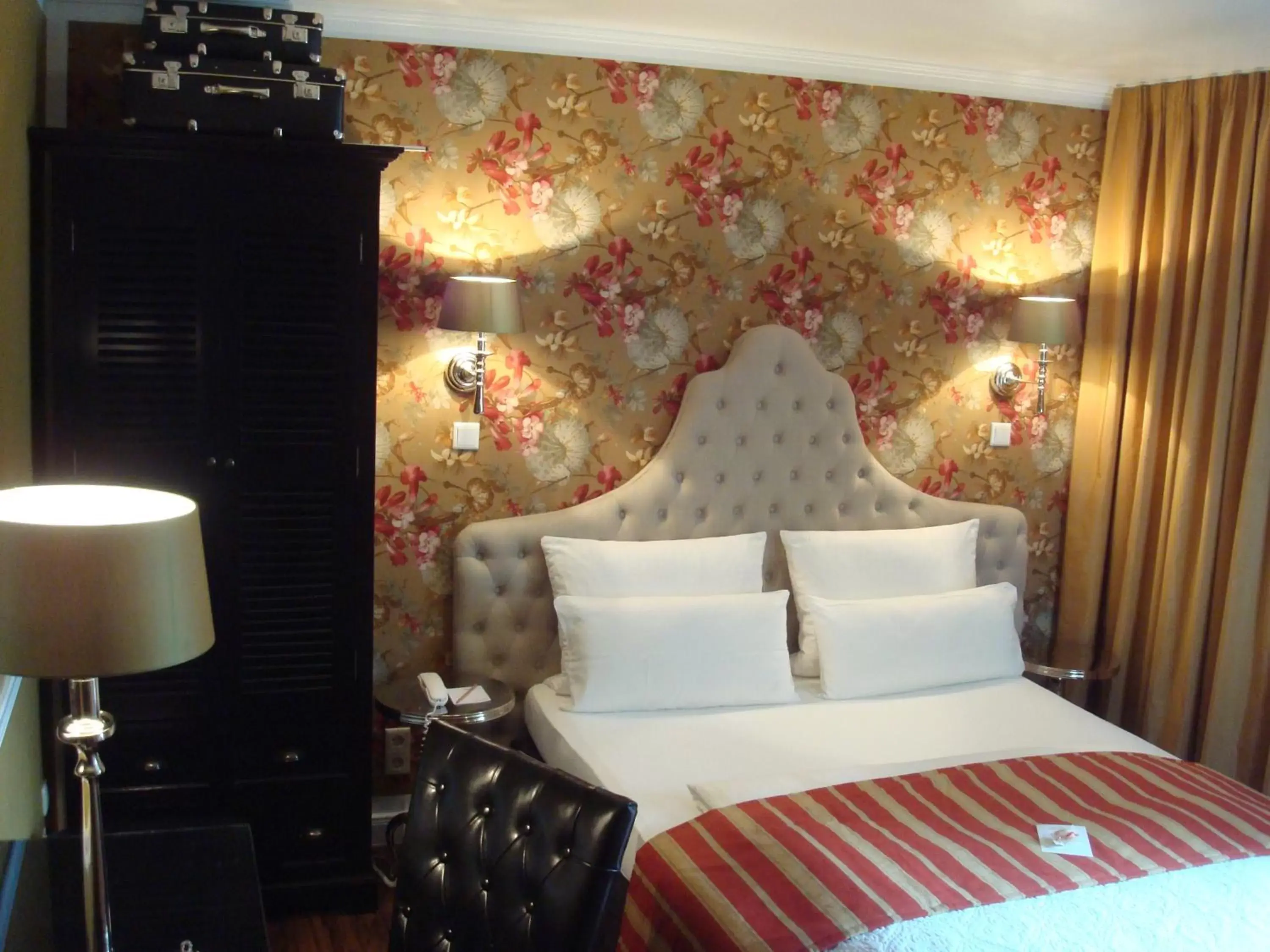 Photo of the whole room, Bed in Hotel Sir & Lady Astor