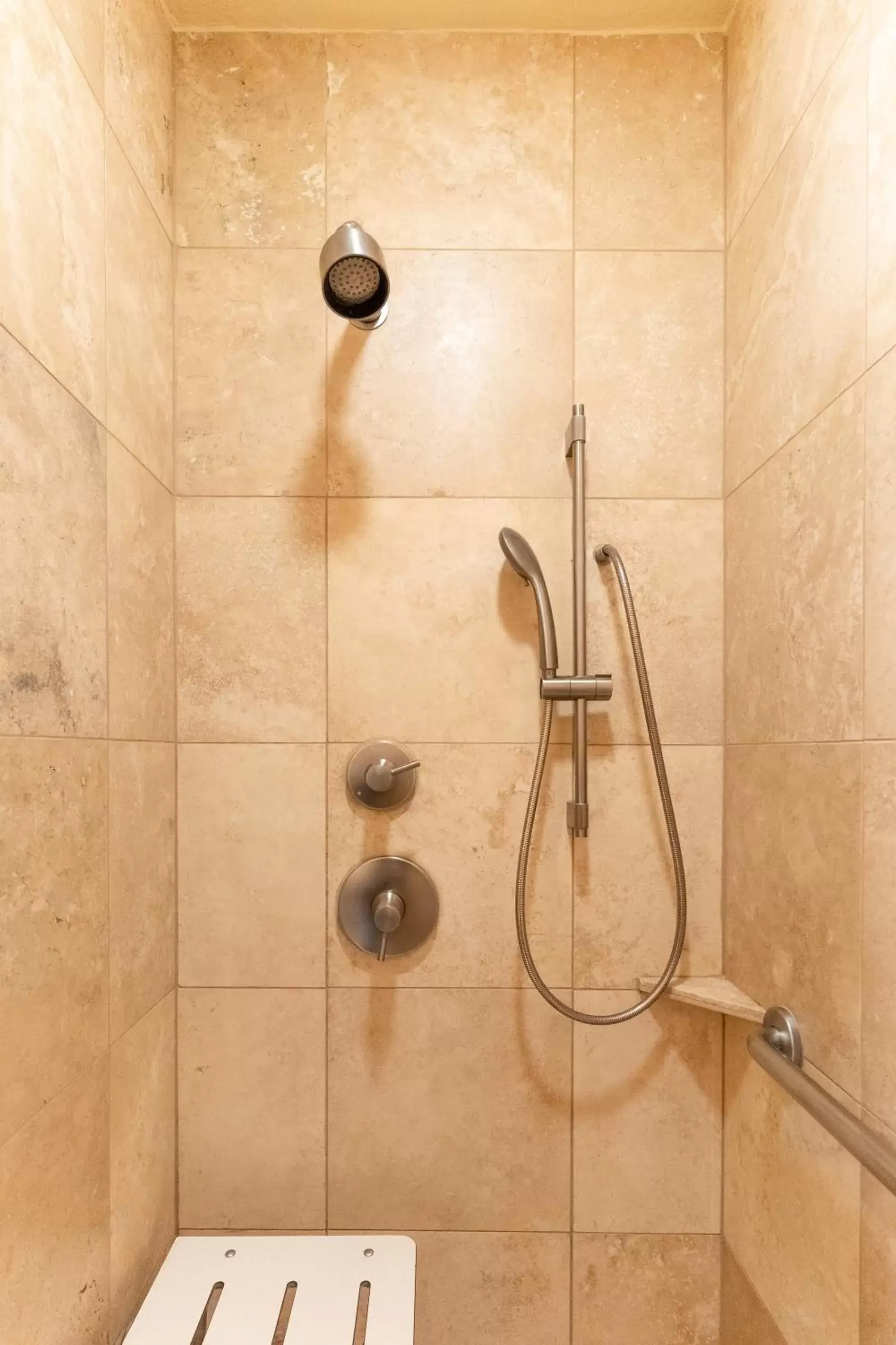 Shower, Bathroom in Pacific Terrace Hotel