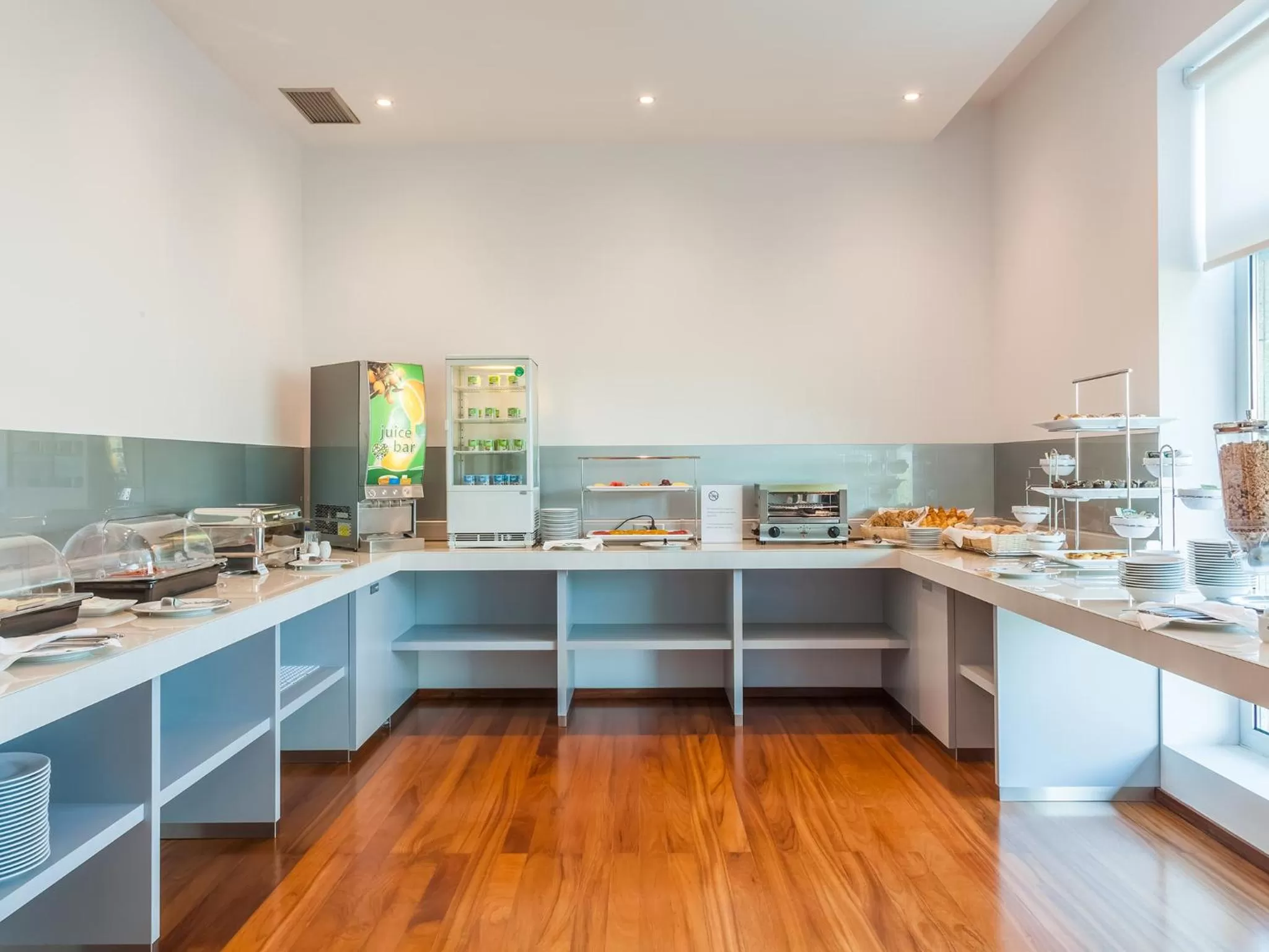 Food and drinks in OPOHOTEL Porto Aeroporto