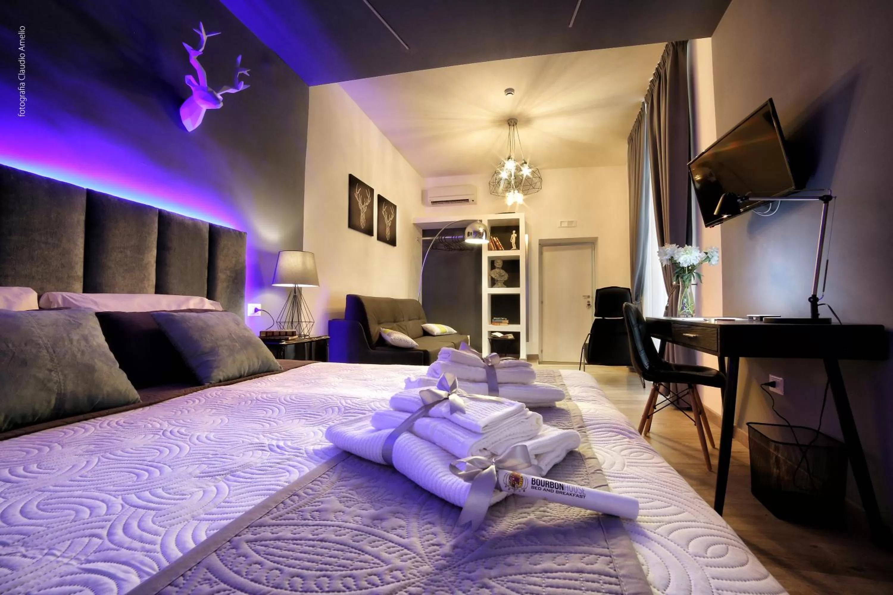 Decorative detail, Bed in Bourbon House