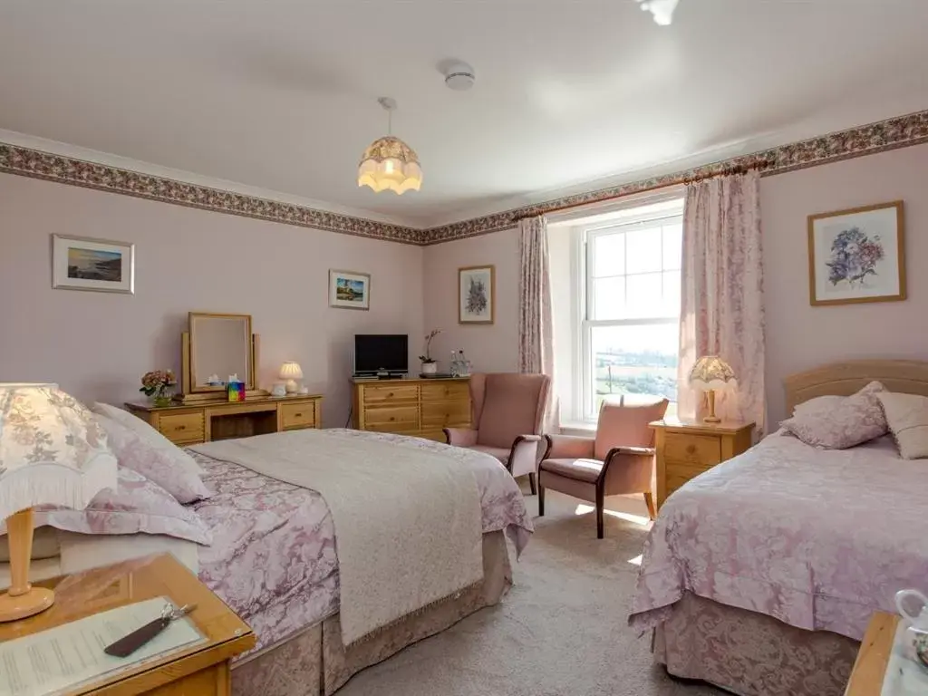 Bedroom, Bed in Bucklawren Farm