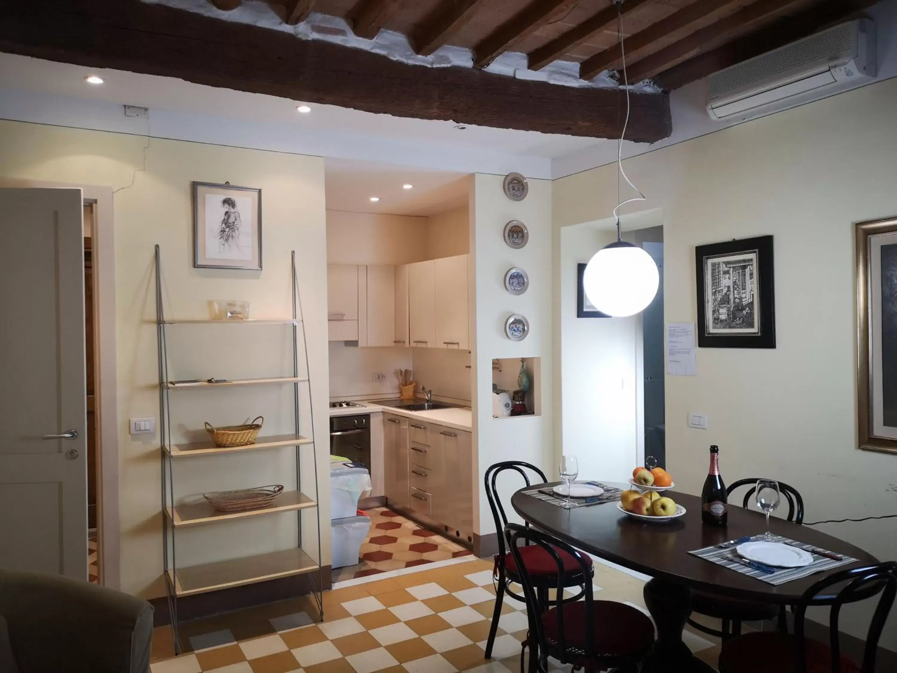 Kitchen or kitchenette, Dining Area in A Palazzo Busdraghi Residenza D'Epoca