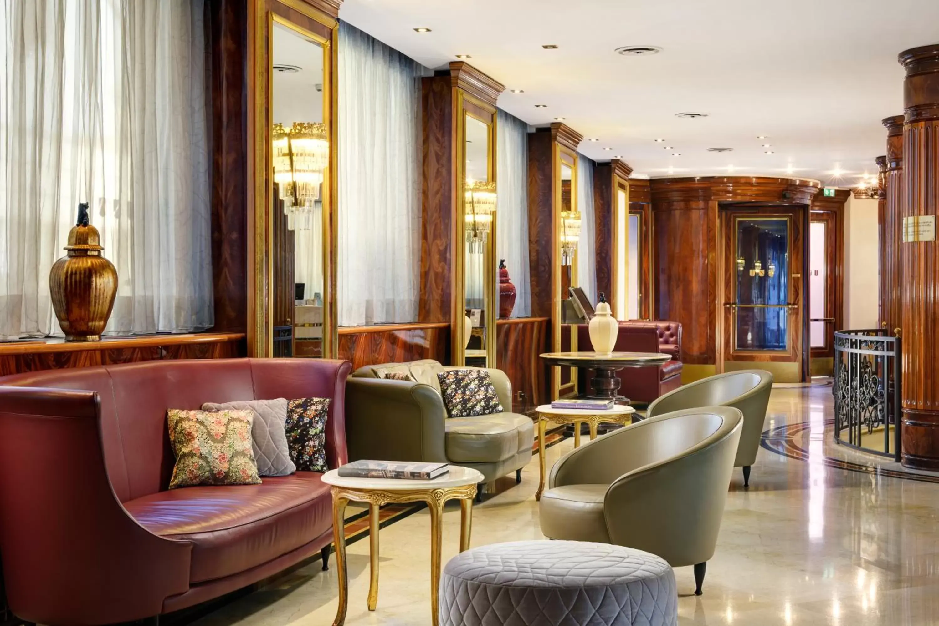 Lobby or reception in UNAHOTELS Scandinavia Milano