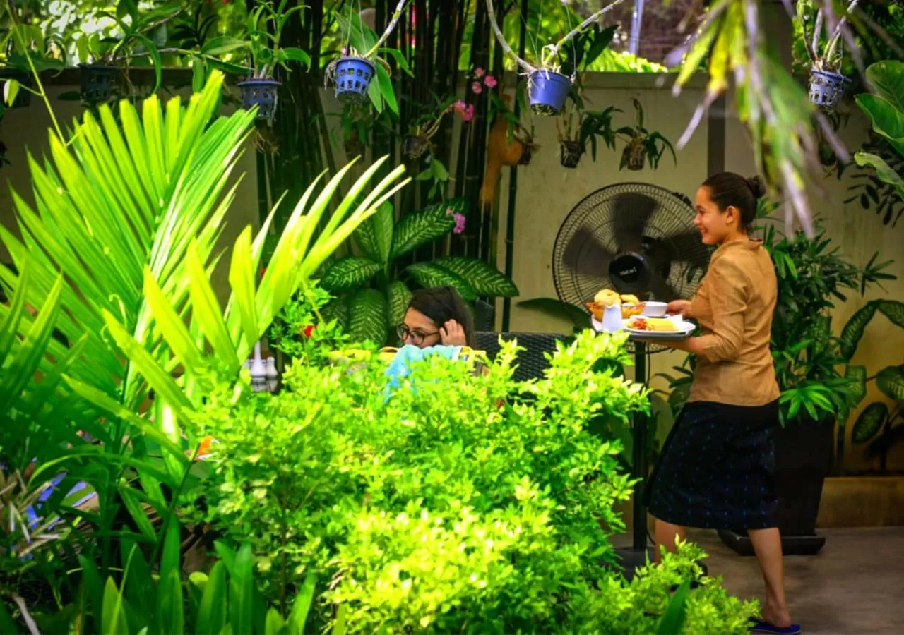 Restaurant/places to eat in Ladear Privilege Rooms