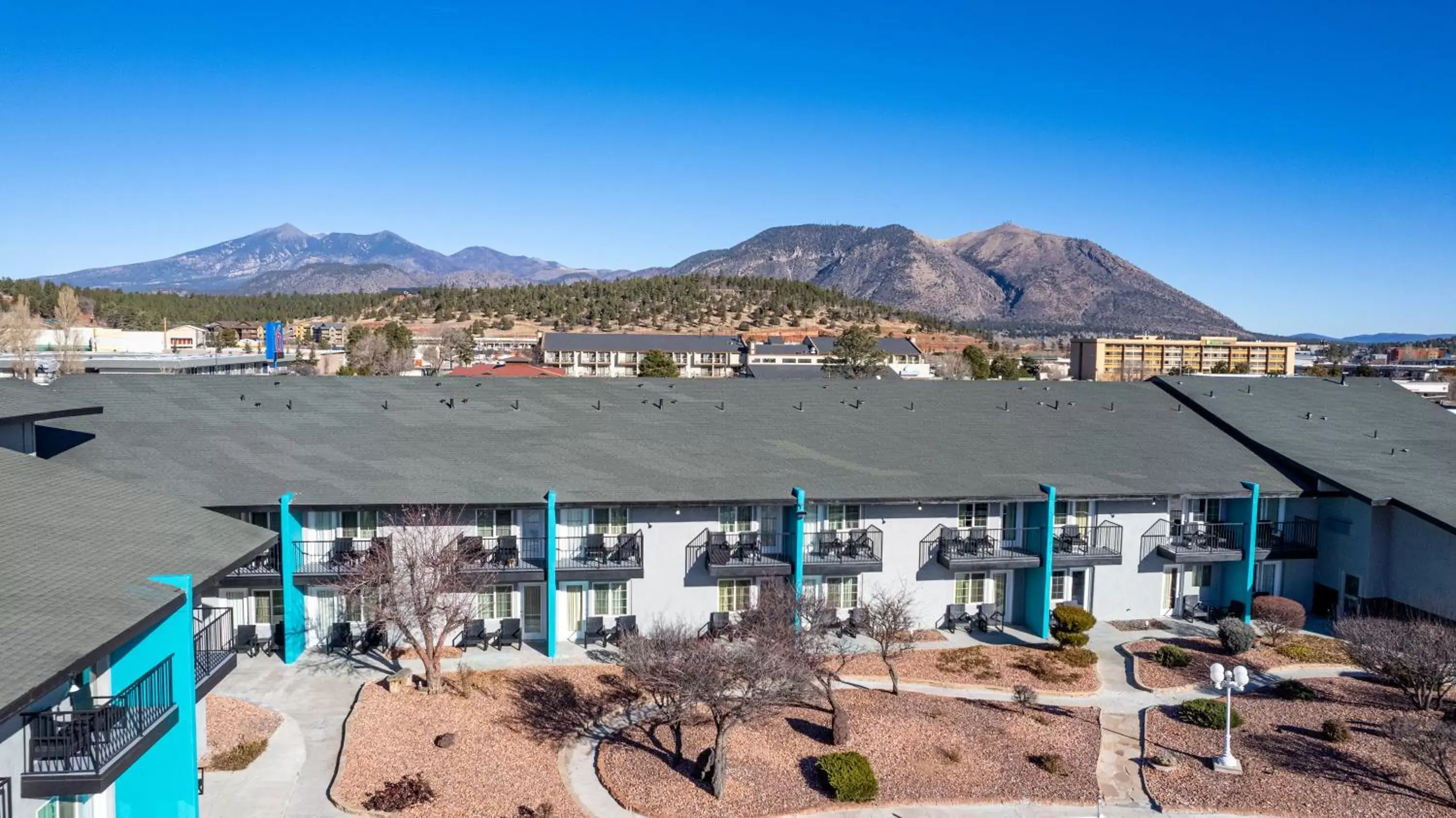 Inner courtyard view, Beach in Hotel Elev8 Flagstaff I-40 Exit 198 Butler Ave