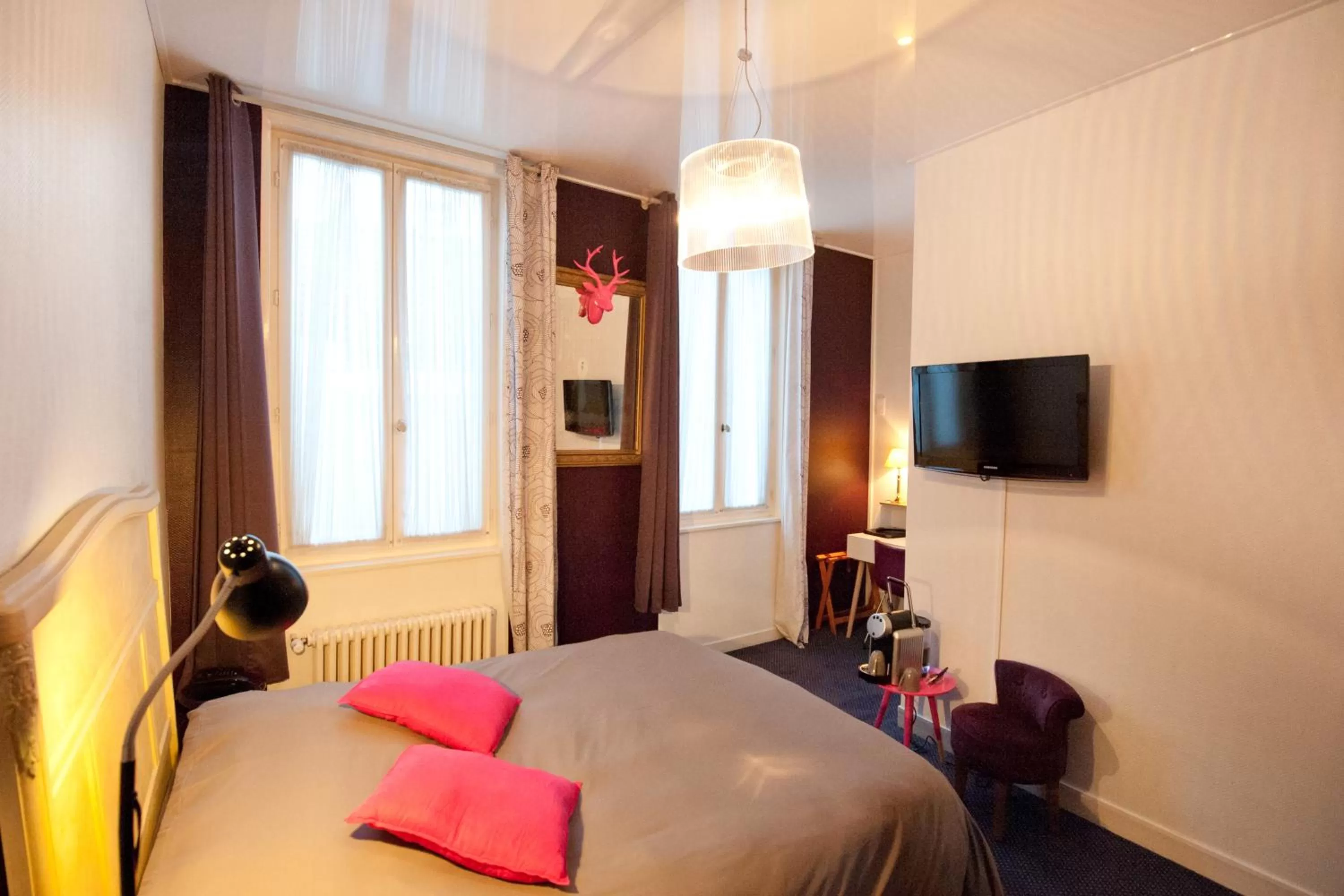 Bedroom, Bed in Hotel Le Prieuré et La Résidence