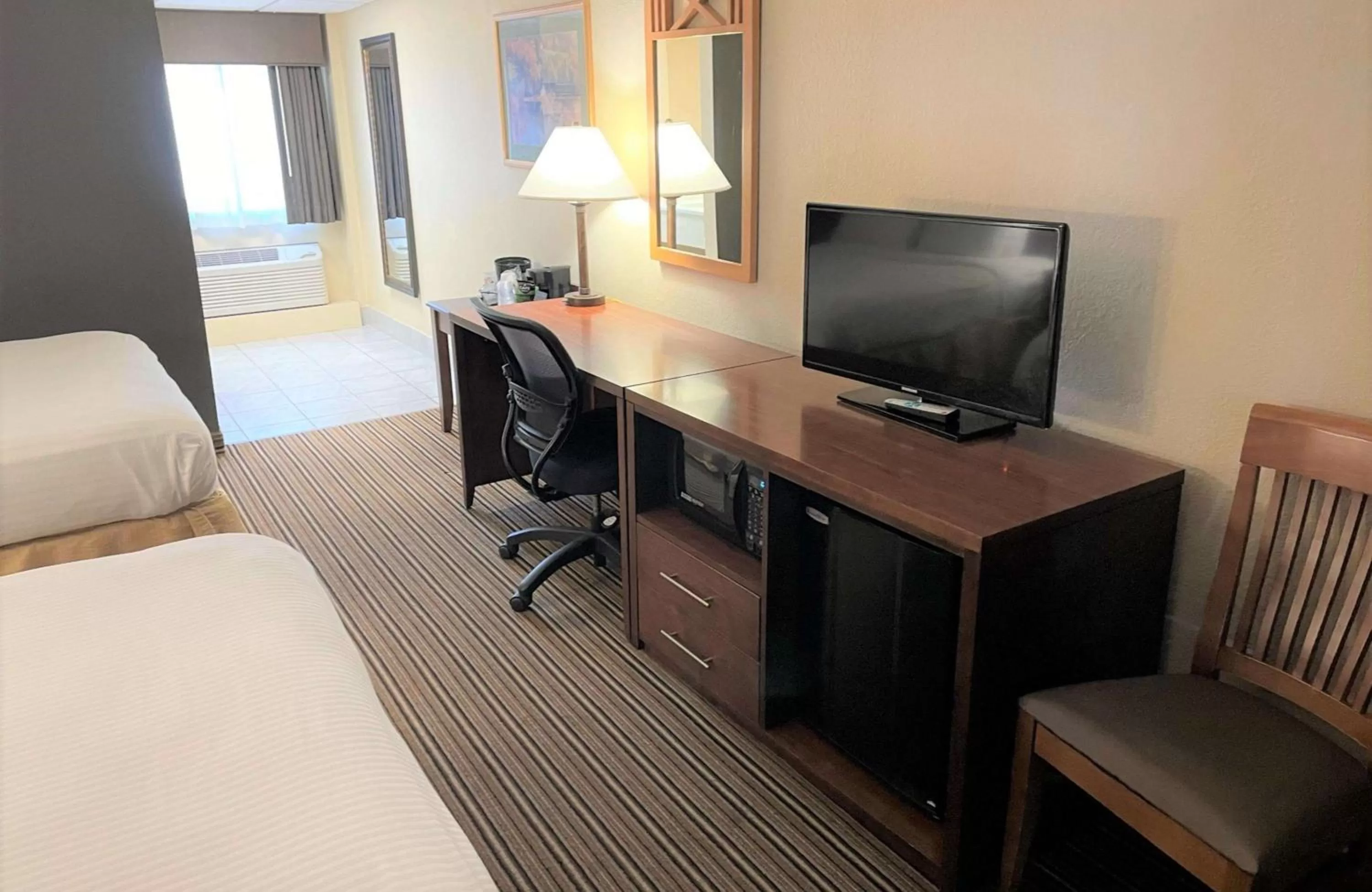 Bedroom, Bed in Best Western Starlite Village