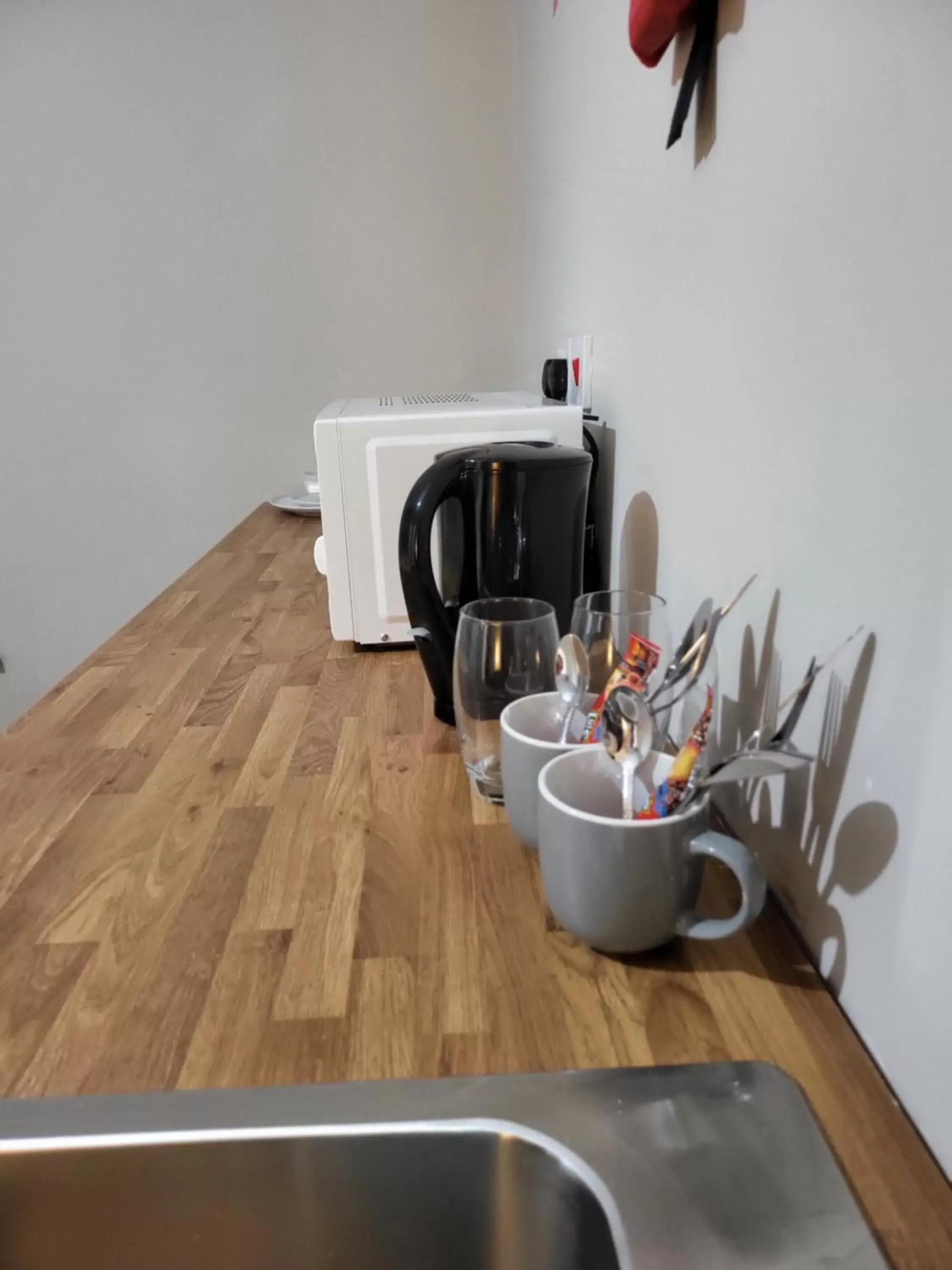 Coffee/tea facilities, Kitchen/Kitchenette in MM Sure Stay Accommodation - NG1