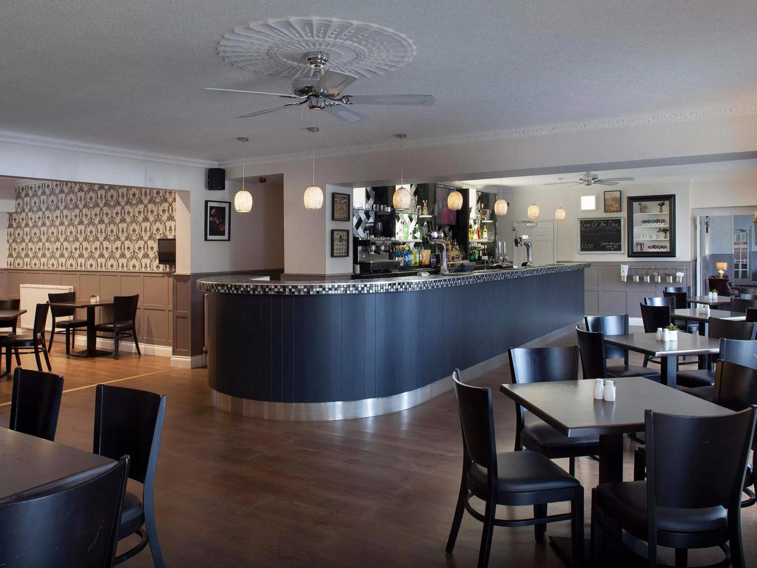 Restaurant/places to eat in Elfordleigh Hotel