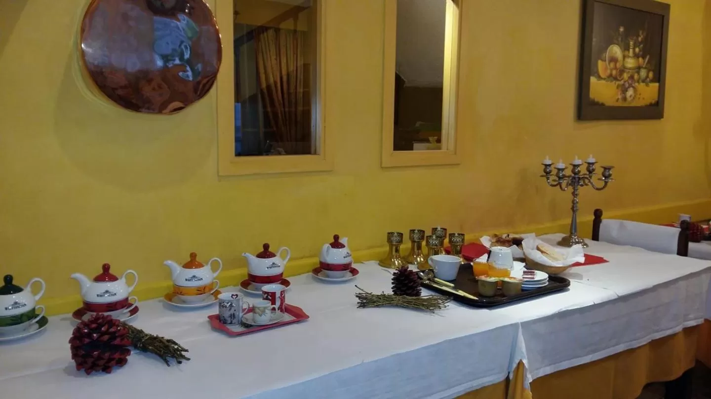 Continental breakfast in Hôtel Saint Vincent