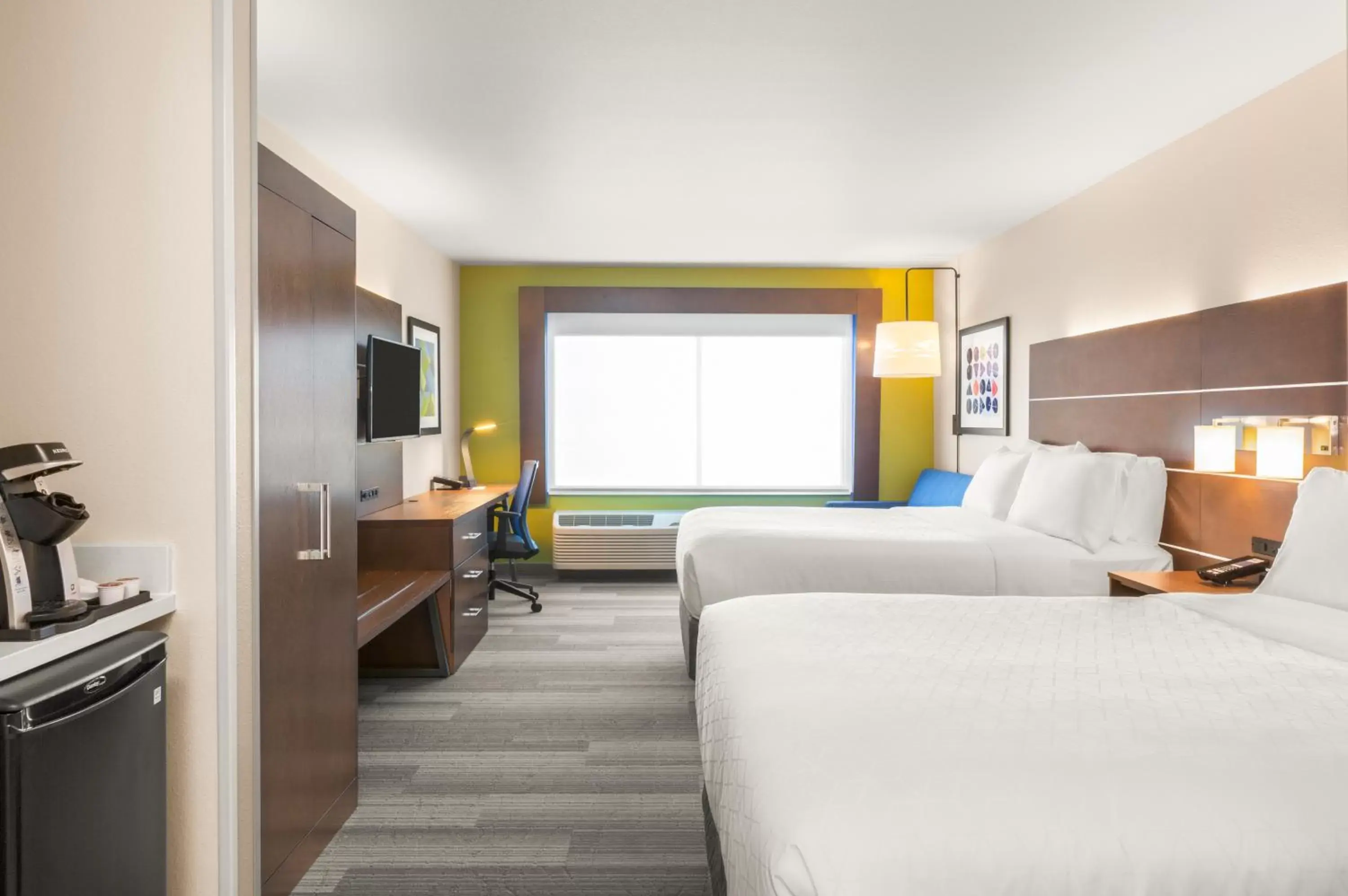 Queen Suite with Two Queen Beds and Single Sofa Bed - Communications Accessible in Holiday Inn Express & Suites - Union Gap - Yakima Area by IHG Queen Suite with Two Queen Beds and Single Sofa Bed - Communications Accessible in Holiday Inn Express & Suites - Union Gap - Yakima Area by IHG