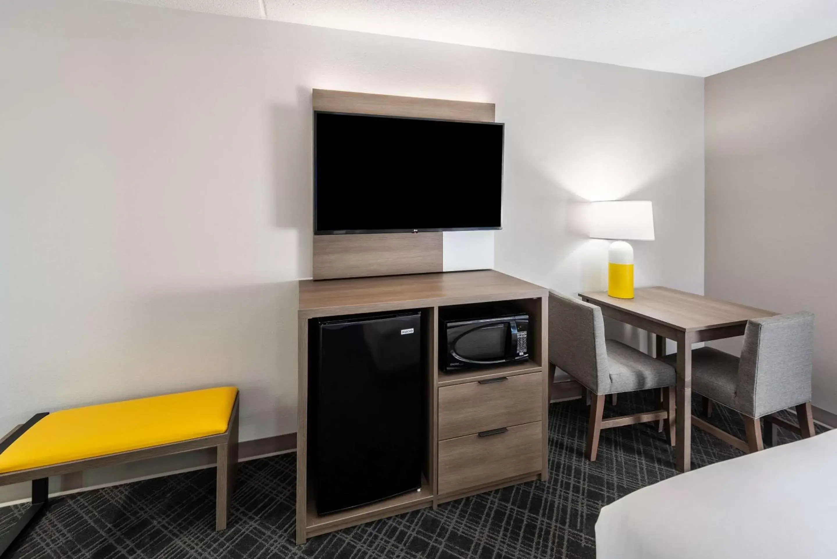 Bedroom, TV/Entertainment Center in Comfort Inn & Suites Fishers - Indianapolis