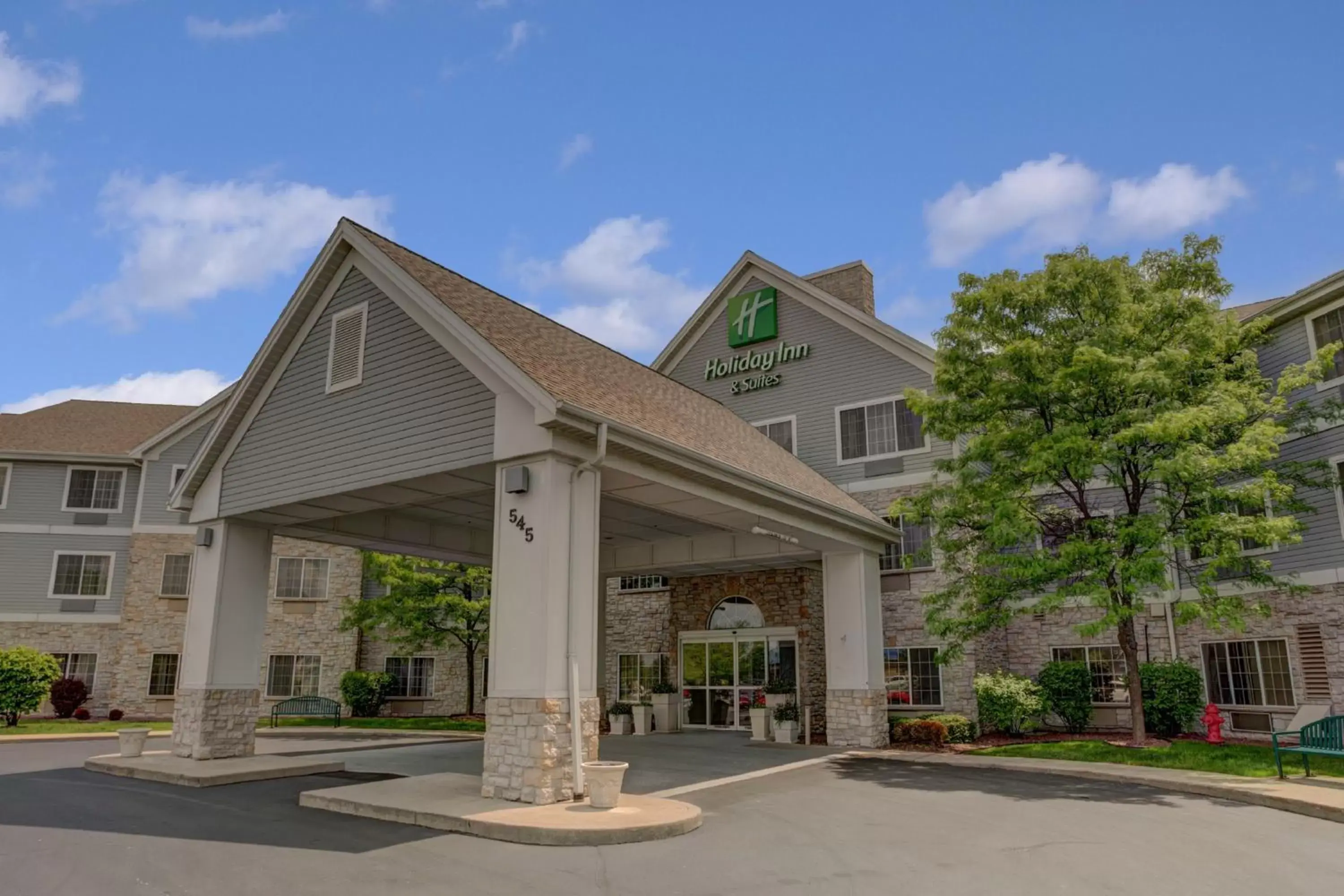 Property Building in Holiday Inn Milwaukee Airport, an IHG Hotel