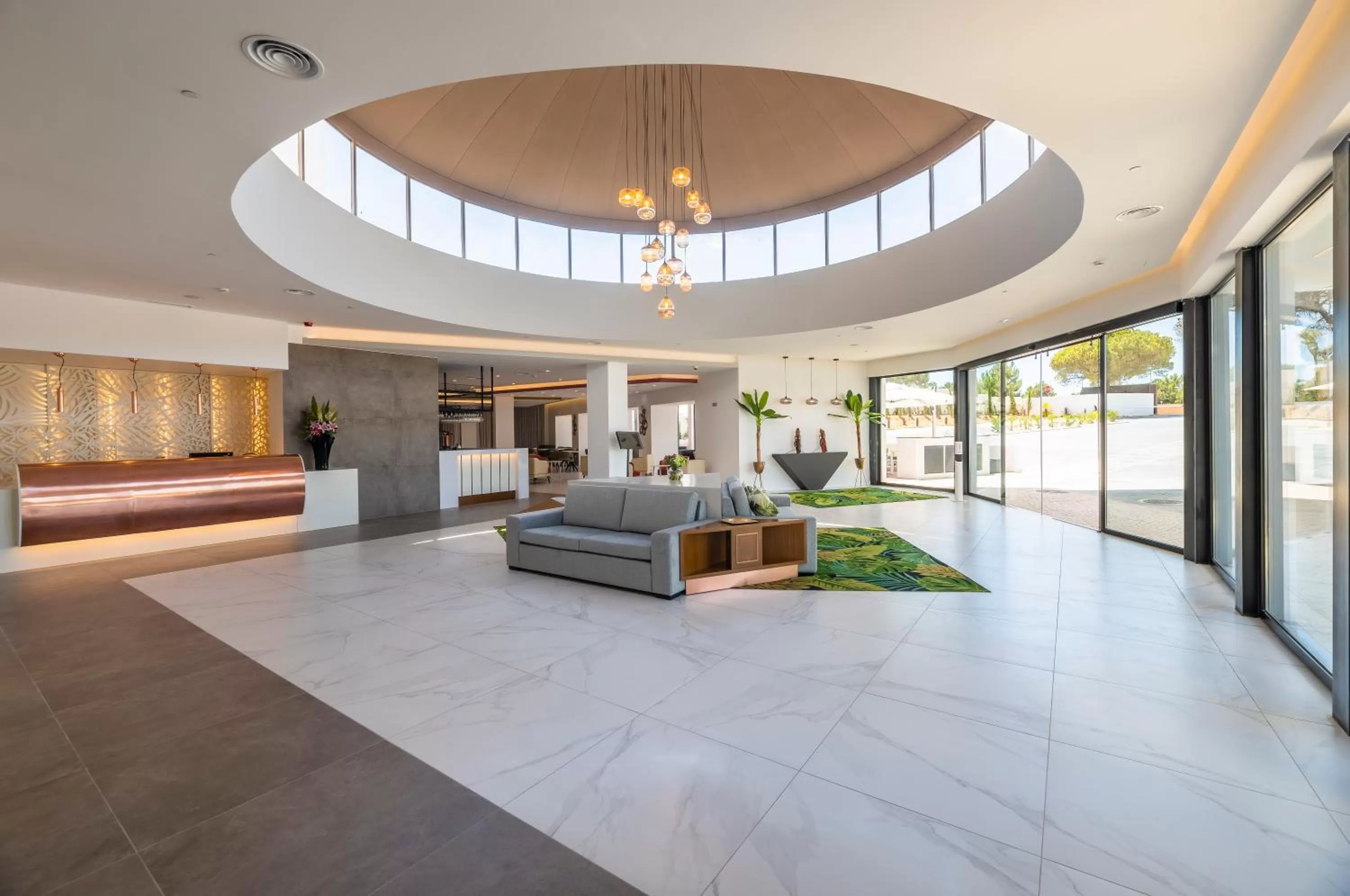 Lobby or reception in Regency Salgados Hotel & Spa