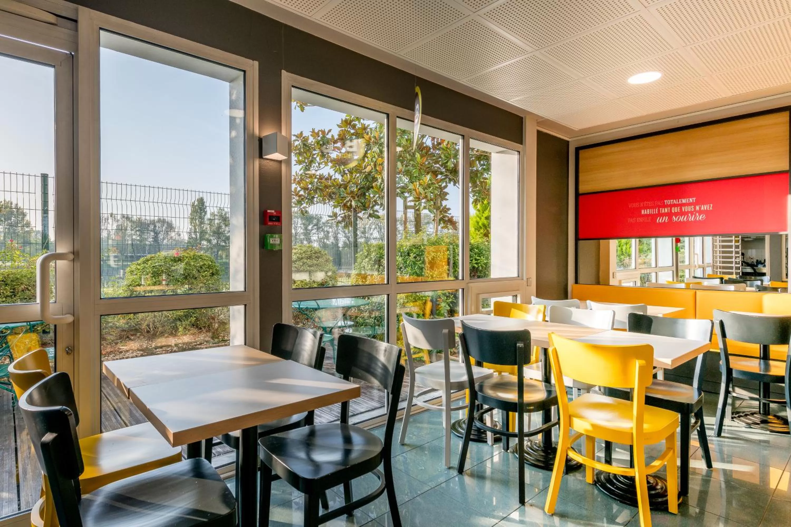 Buffet breakfast in B&B HOTEL Bordeaux Lac sur Bruges