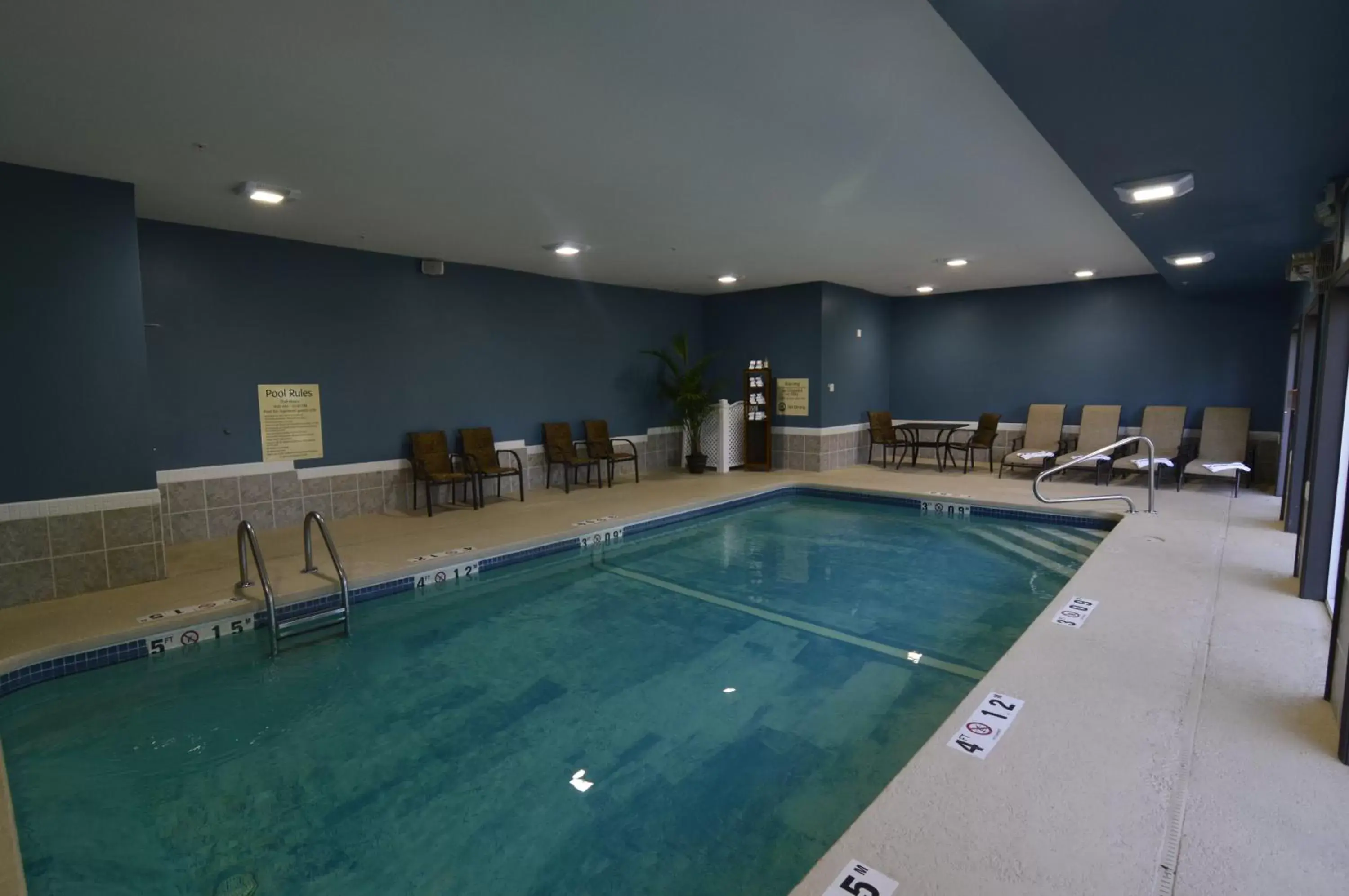 Swimming Pool in Best Western Plus Lee's Summit Hotel & Suites