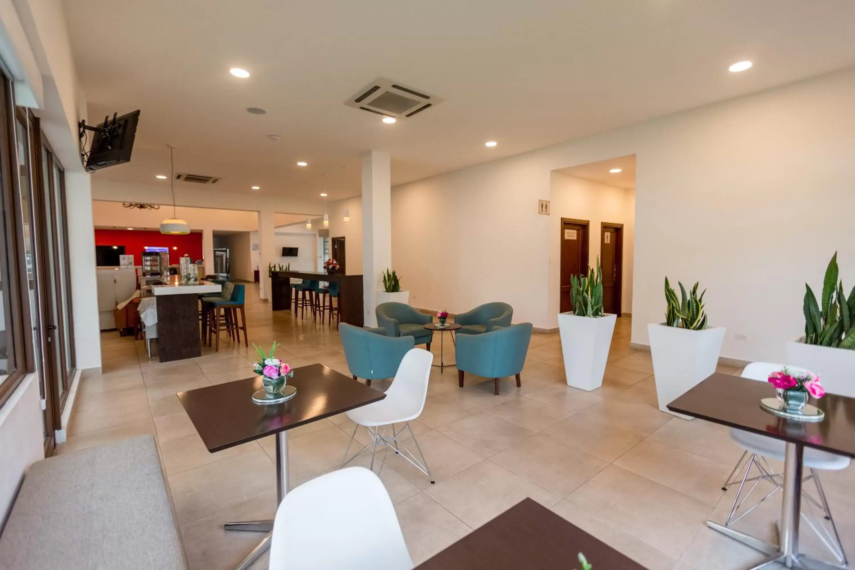 Seating area, Lobby/Reception in Best Western Las Mercedes Airport