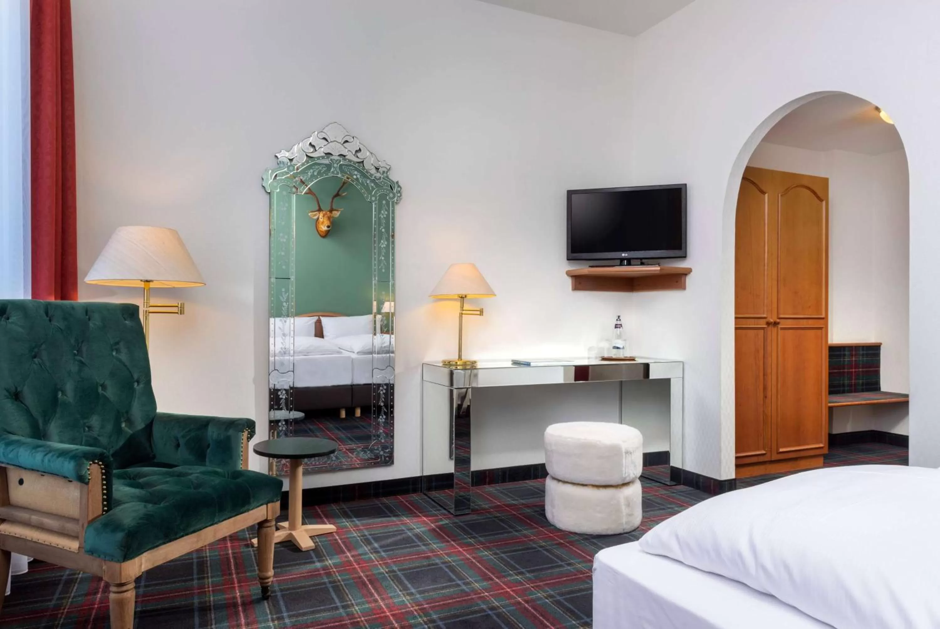 Photo of the whole room, Bed in Wyndham Garden Donaueschingen