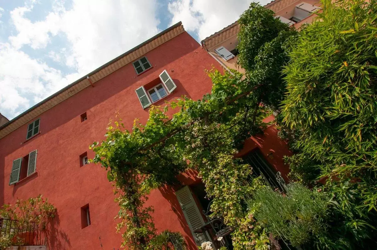 Property Building in Le Belvédère - Chambres d'hôtes de charme et Restaurant