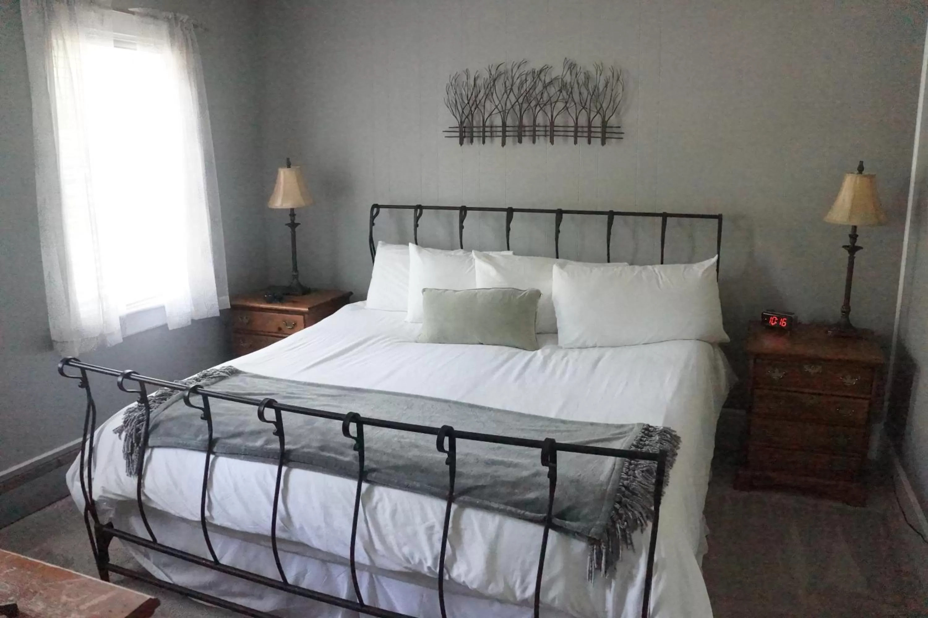 Bed in The Frogtown Inn