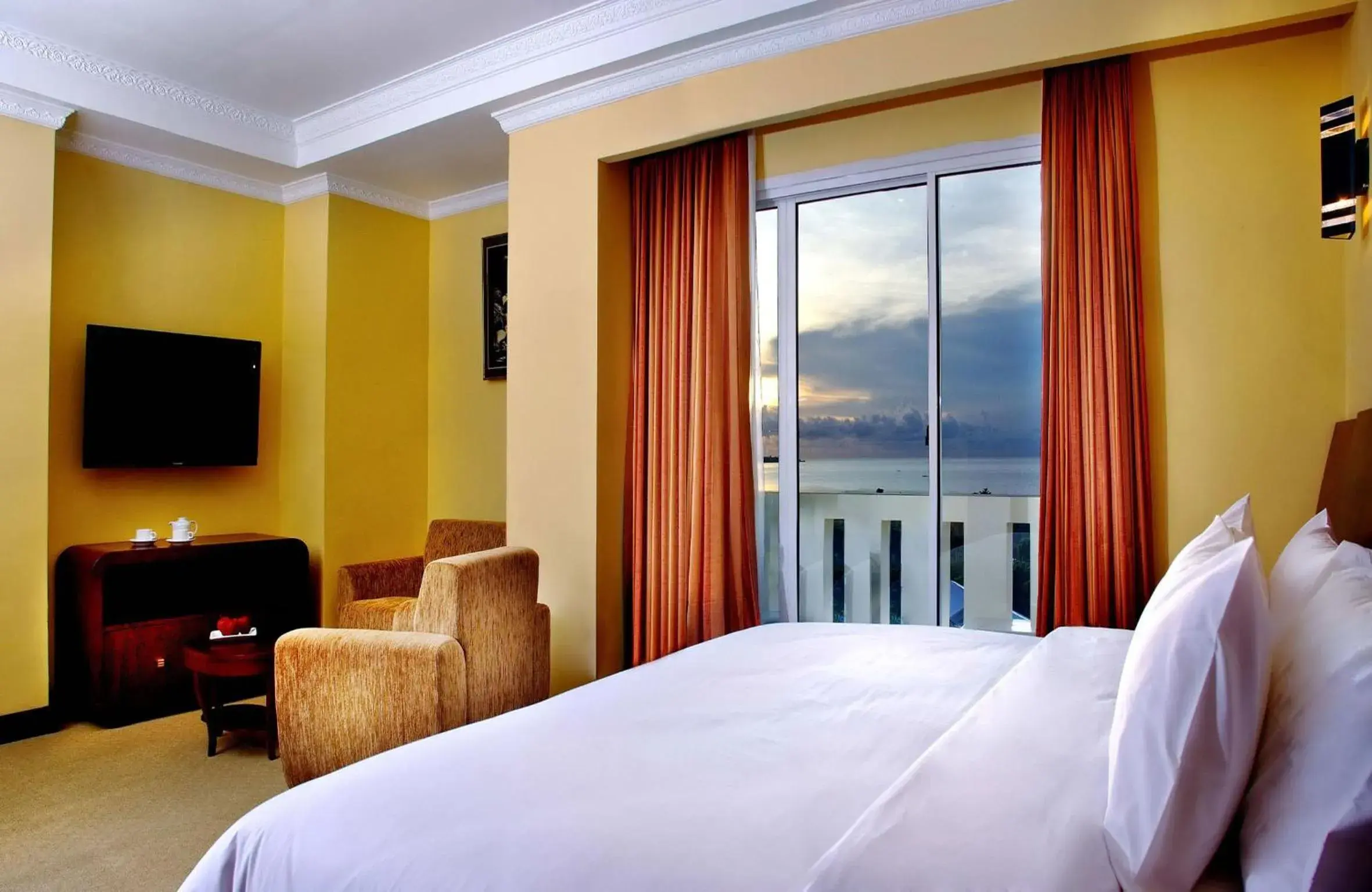 Bedroom, TV/Entertainment Center in ASTON Niu Manokwari Hotel & Conference Center