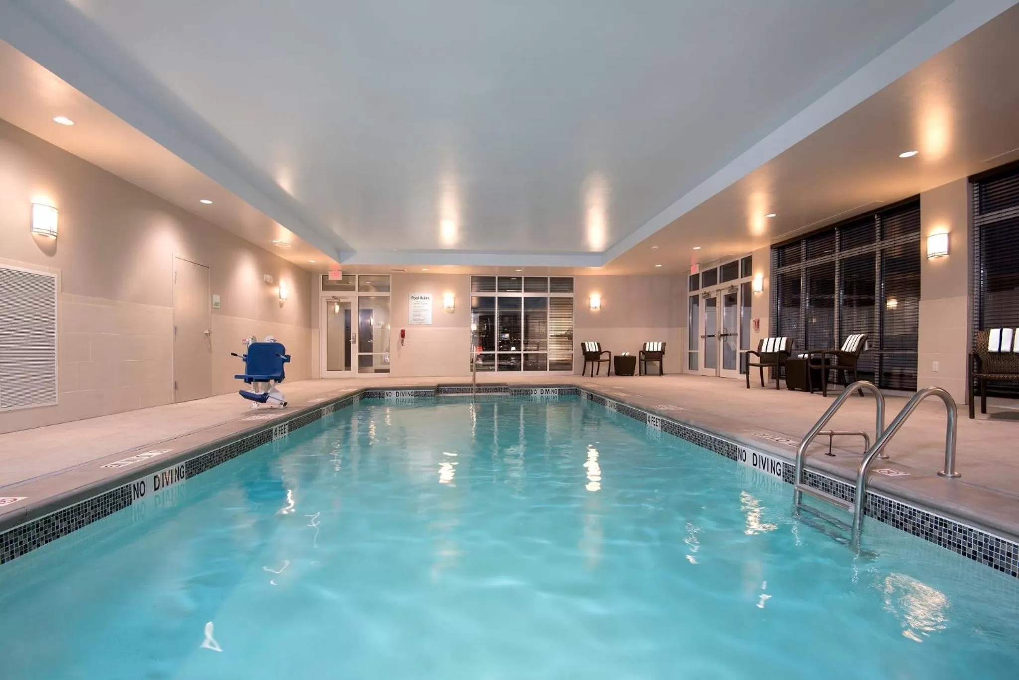 Swimming pool in Holiday Inn Indianapolis Airport by IHG