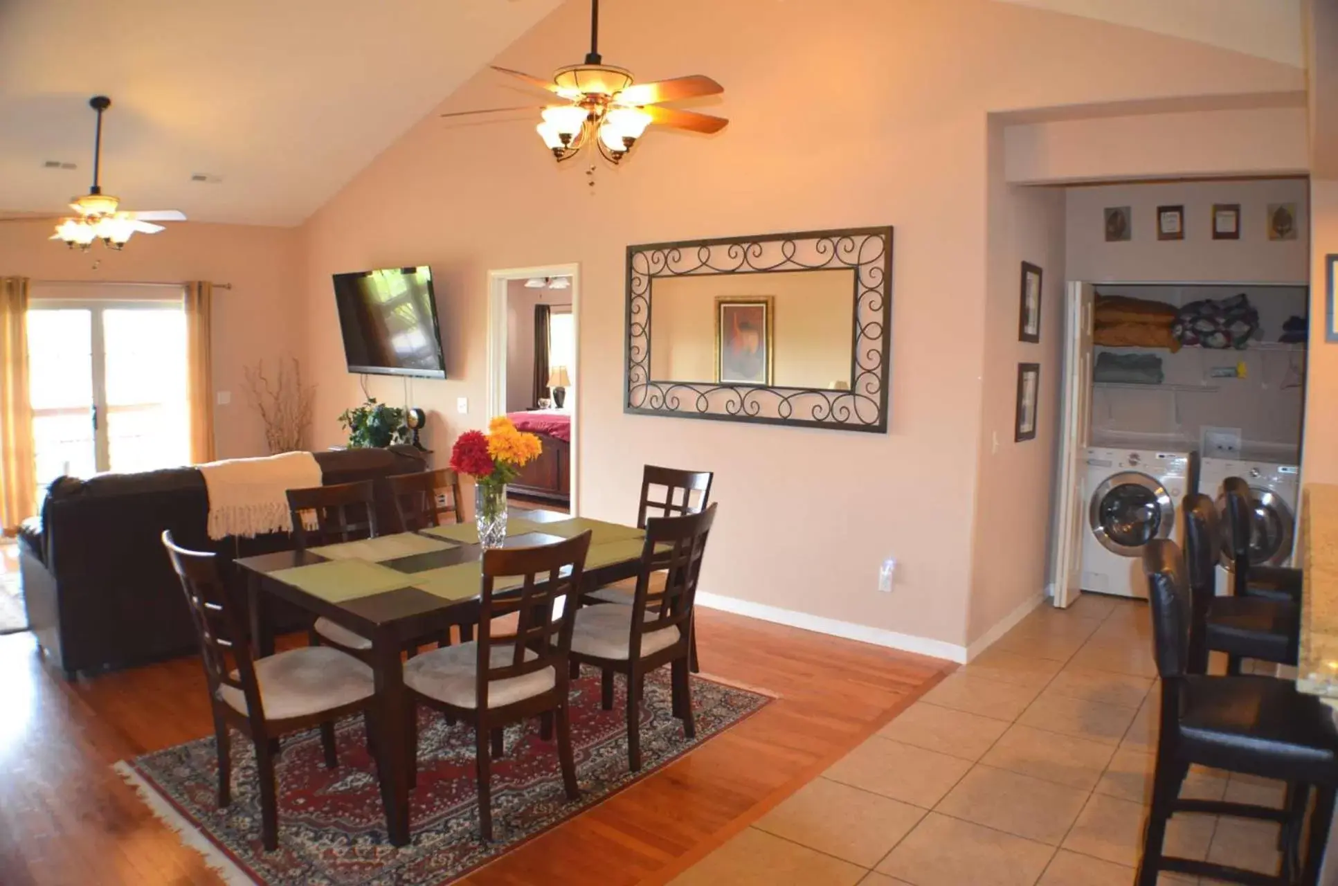 Balcony/Terrace, Dining Area in Rockwood Condos on Table Rock Lake