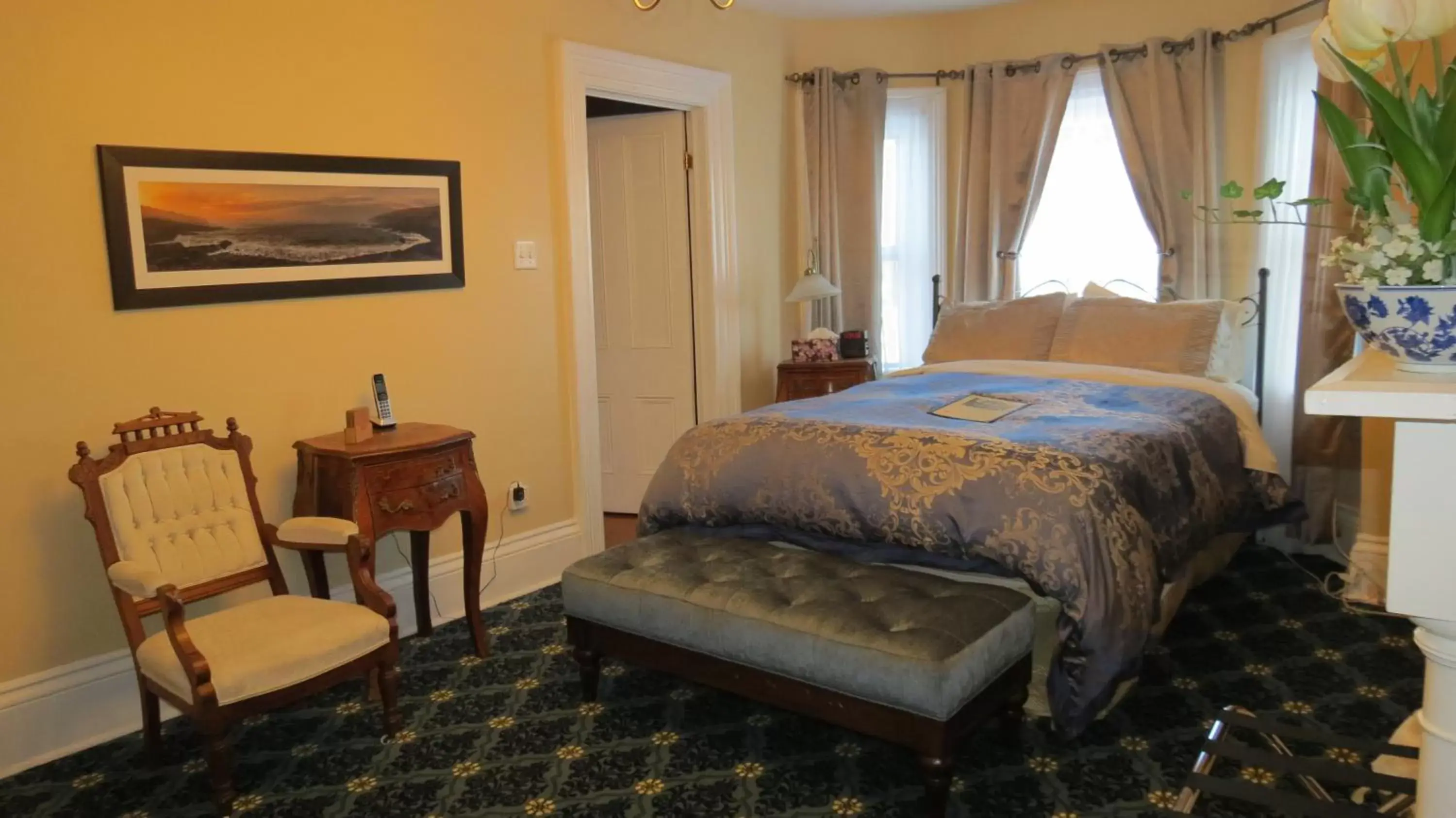 Bedroom, Bed in The Roses Heritage Inn