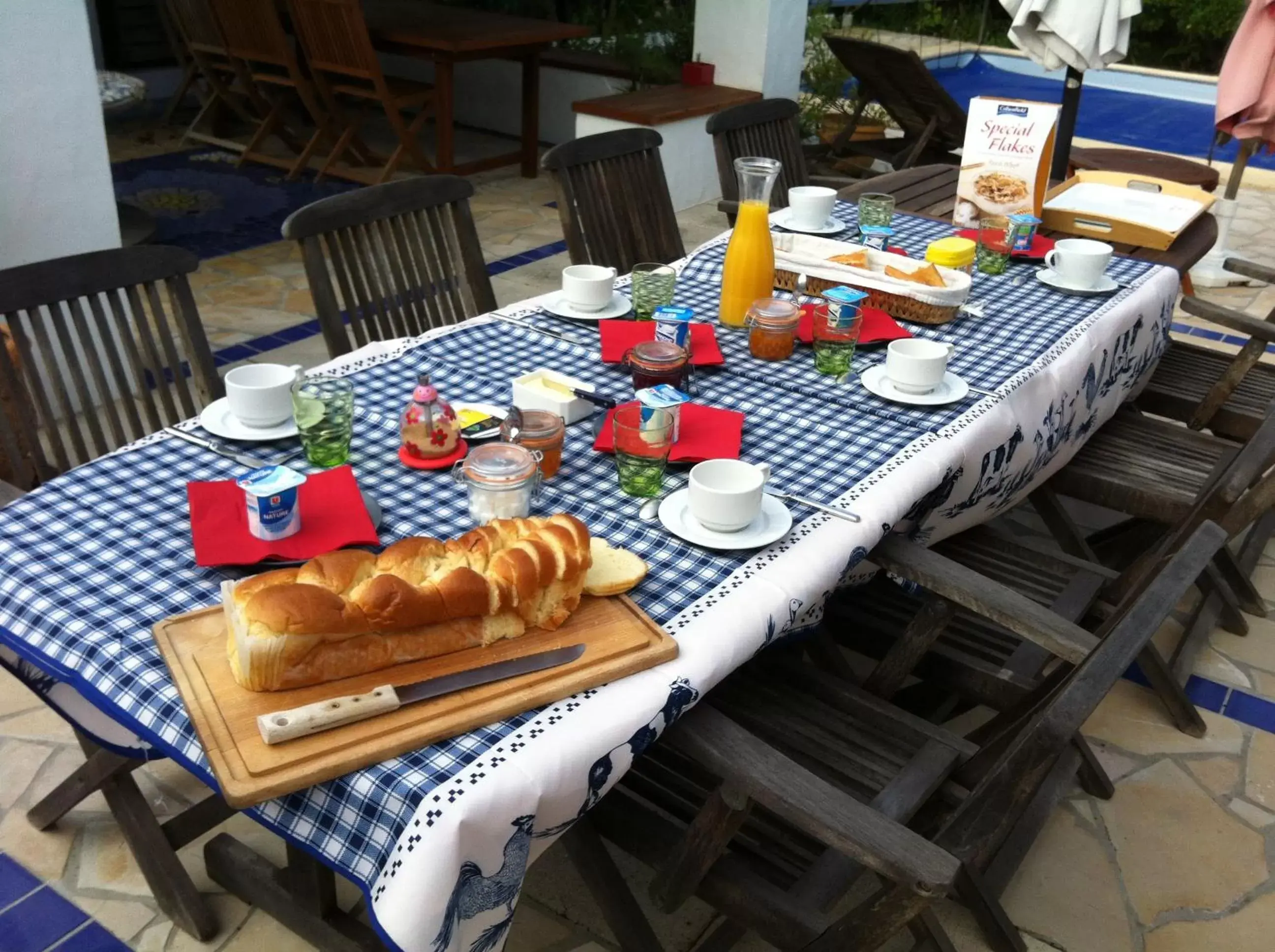 American breakfast in Les Yeux Bleus Bed & Breakfast
