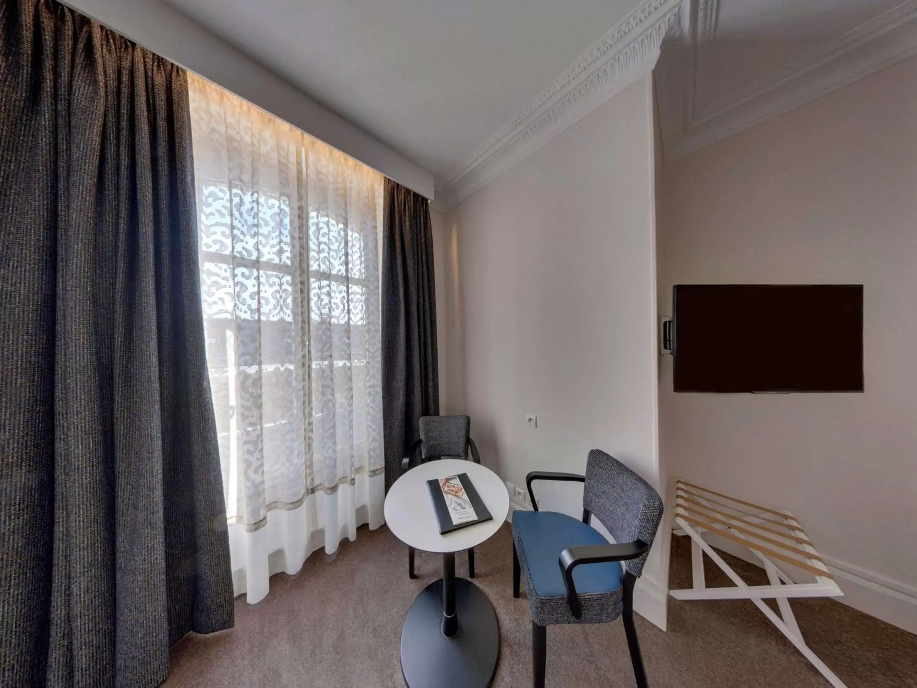 Bedroom, Seating Area in Best Western Hôtel d'Arc