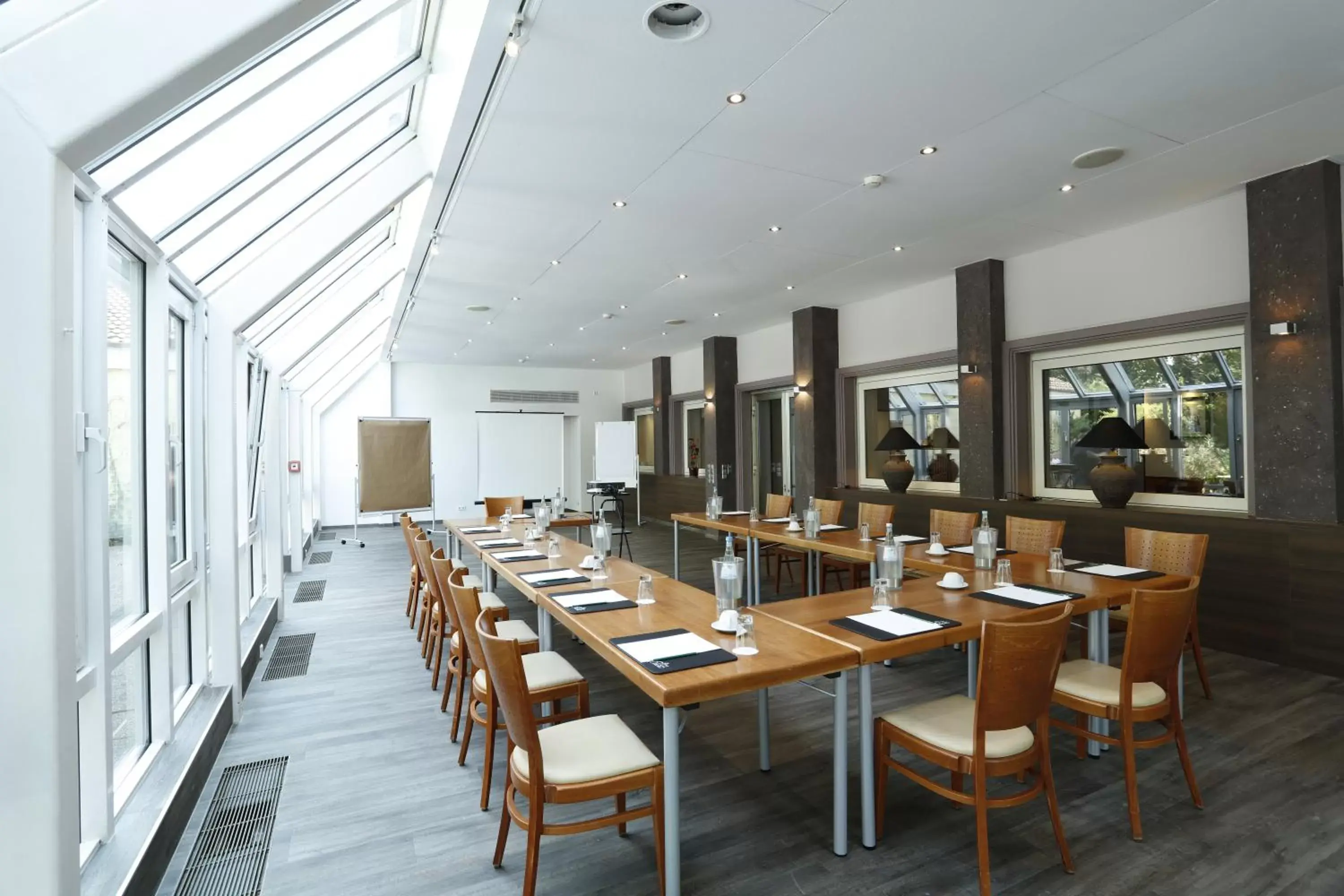 Meeting/conference room, Restaurant/Places to Eat in Arthotel ANA Eden