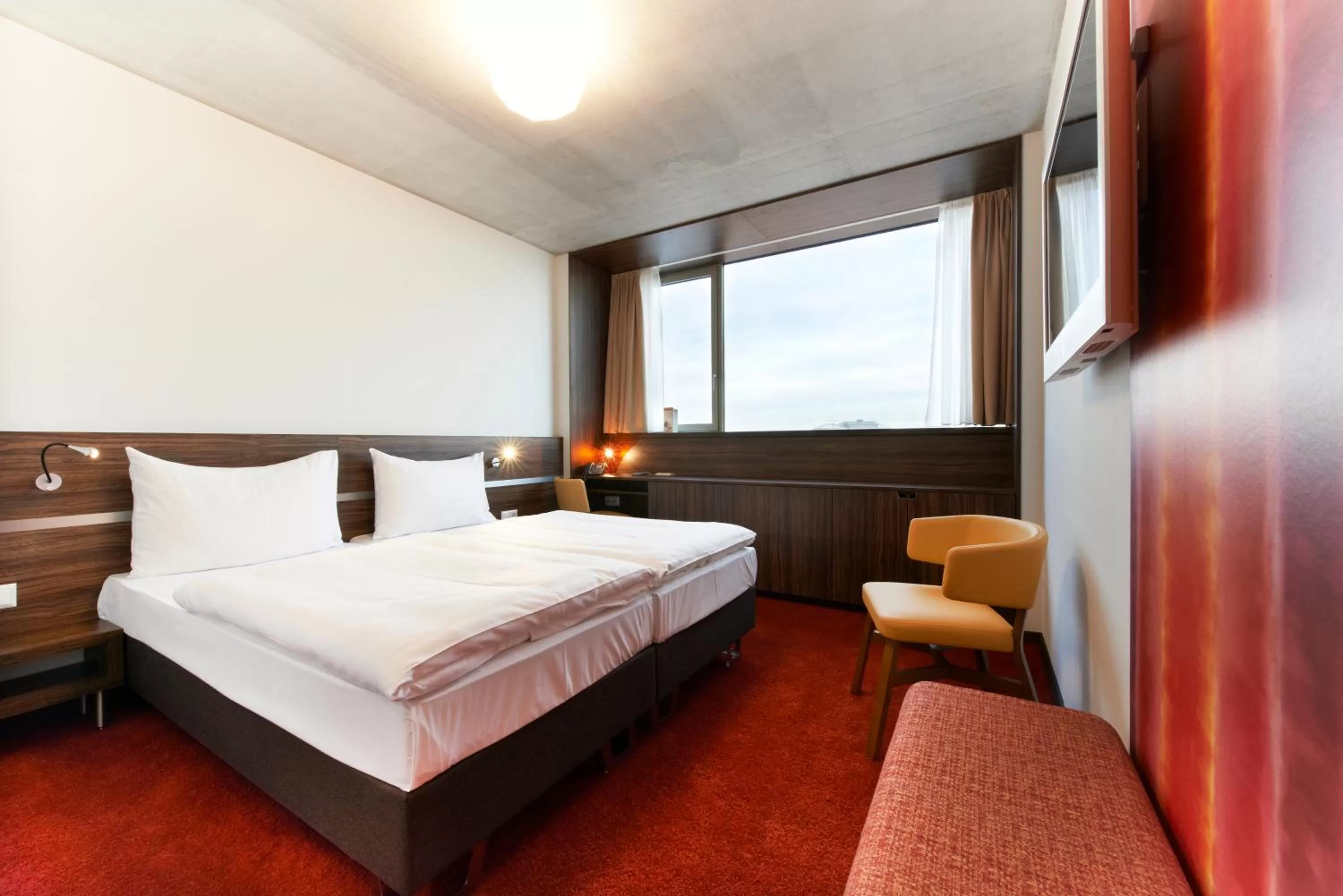 Bed in Simm's Hotel - cityhotel next to Metro U3