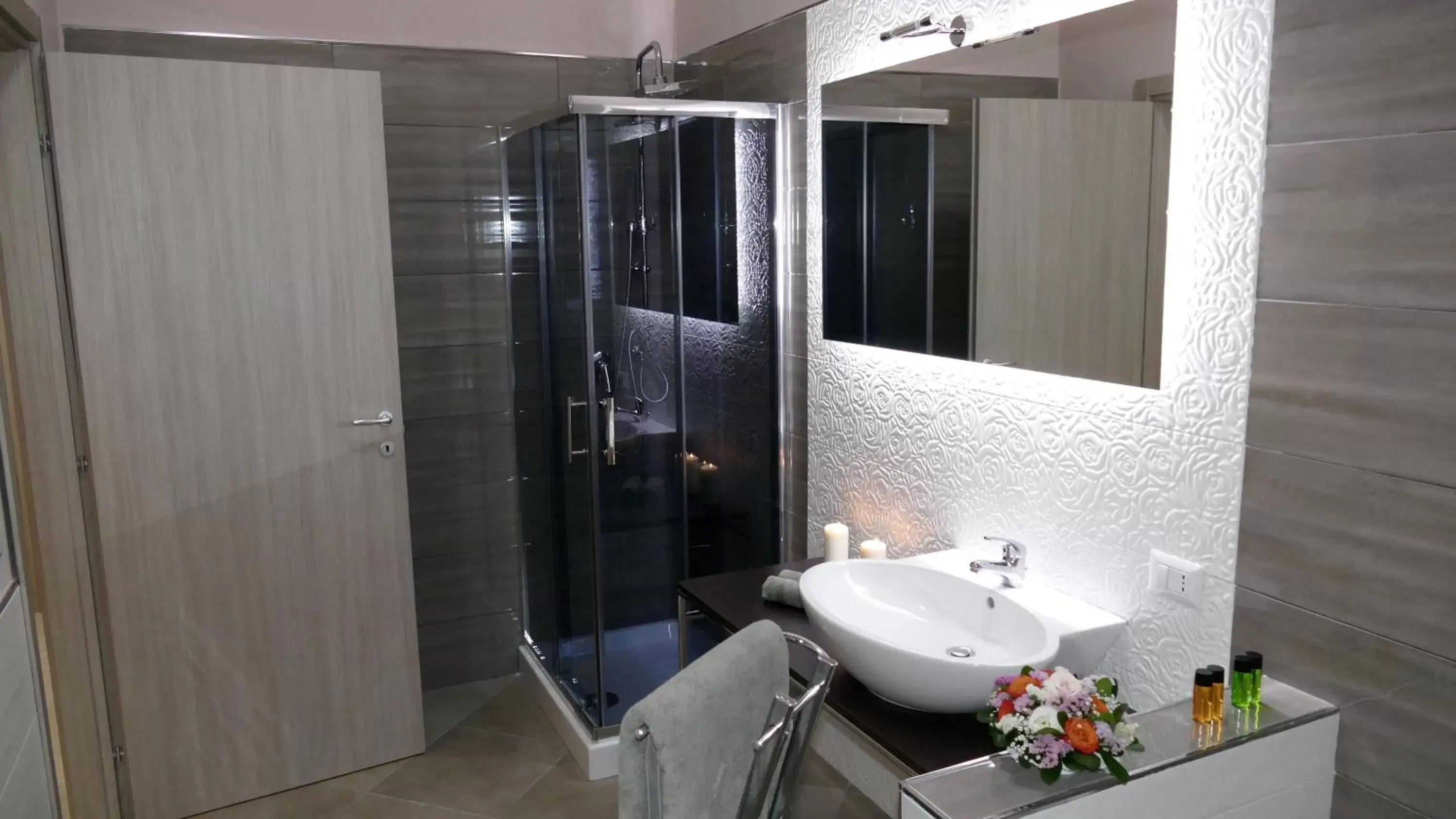 Bathroom in Cairoli Exclusive Rooms & Suite