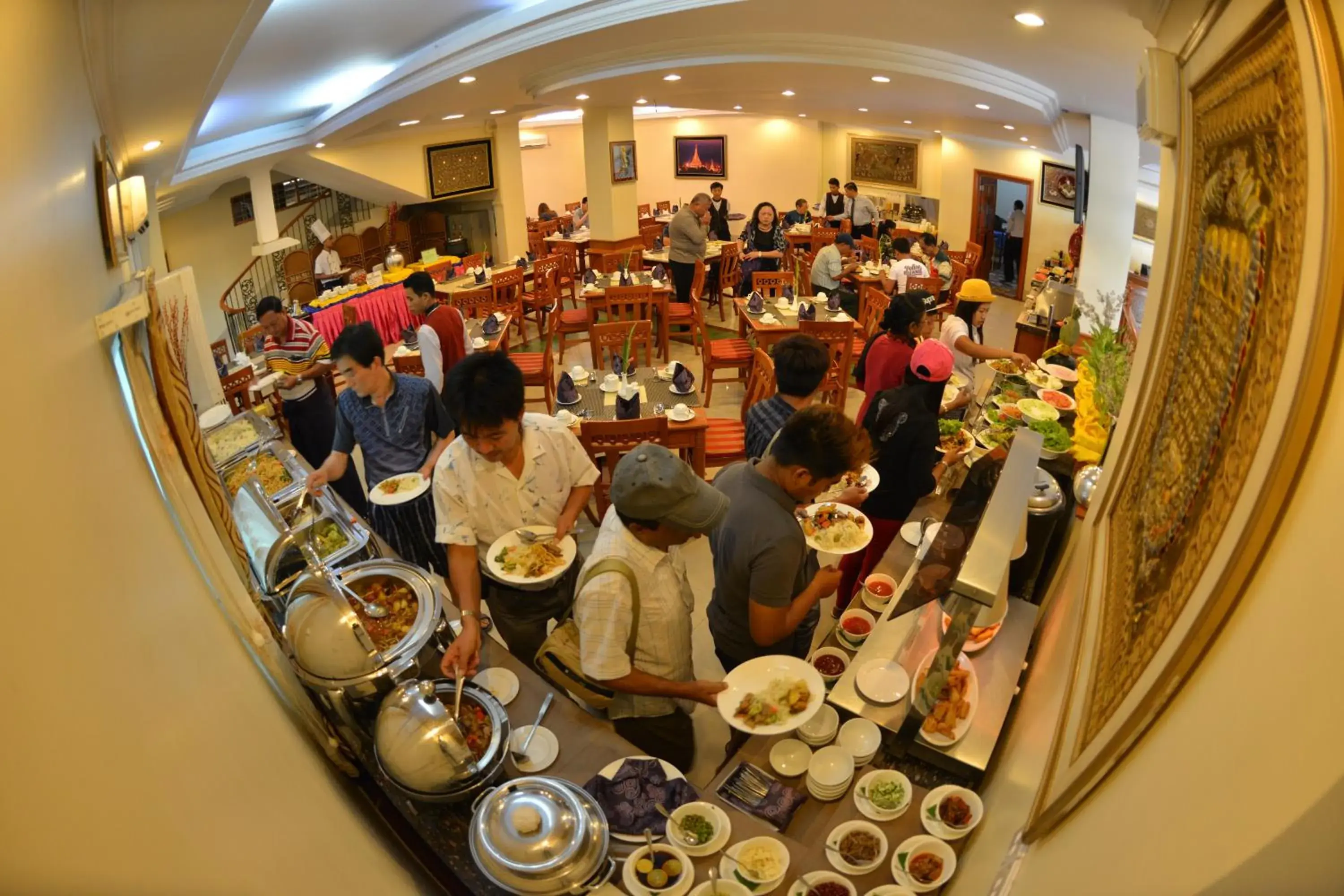 Restaurant/places to eat in Grand Palace Hotel