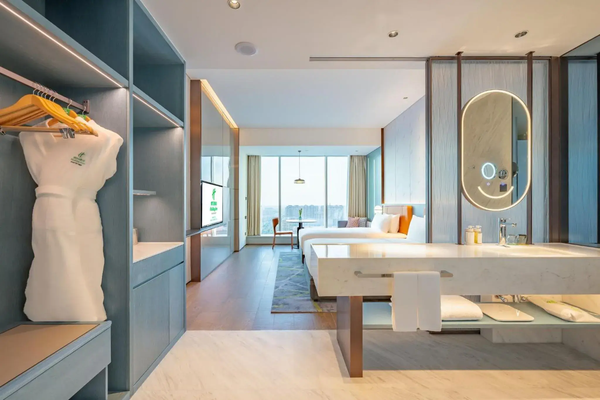 Photo of the whole room, Bathroom in Holiday Inn Changchun Oriental Plaza, an IHG Hotel