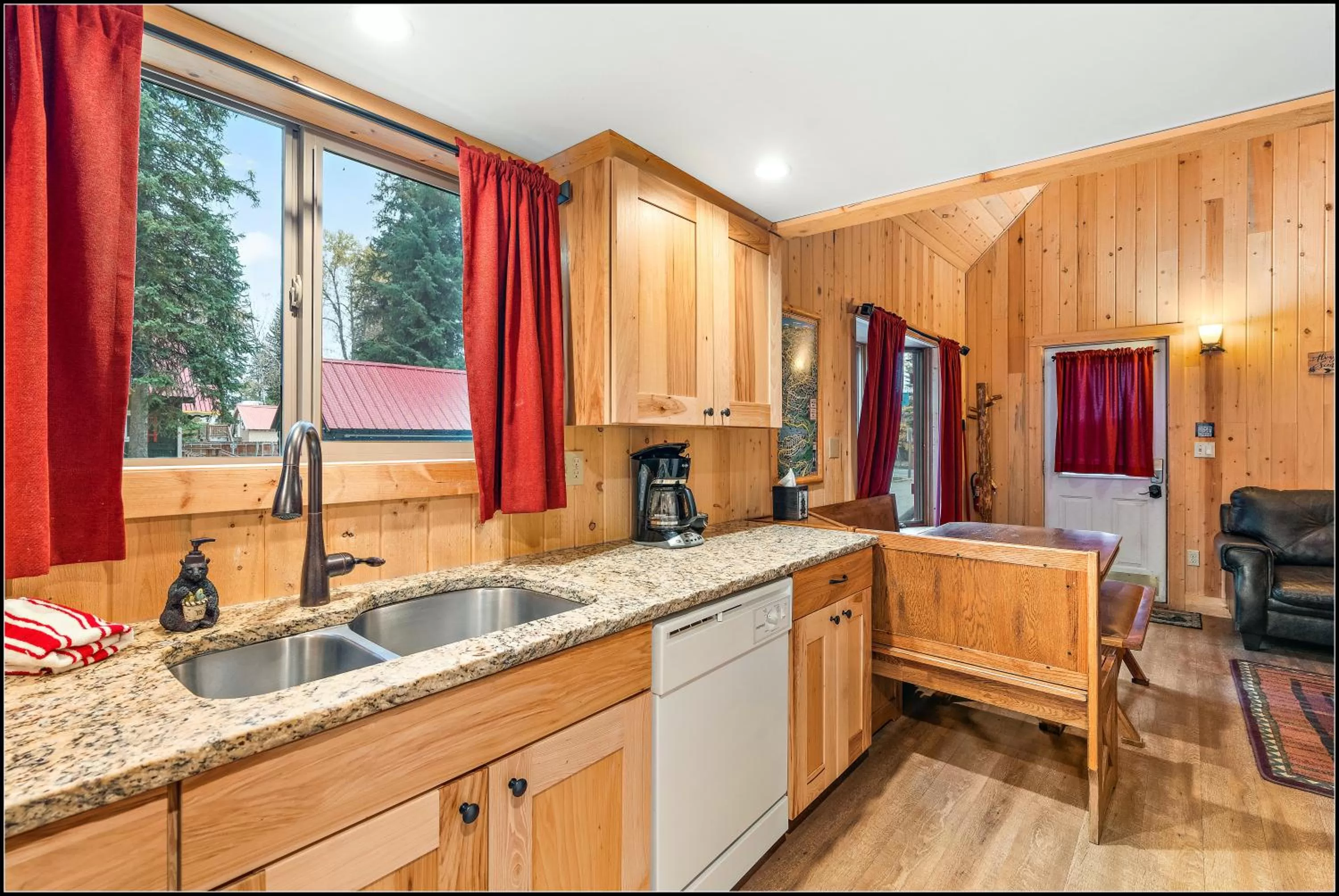 Kitchen or kitchenette in Brundage Bungalows