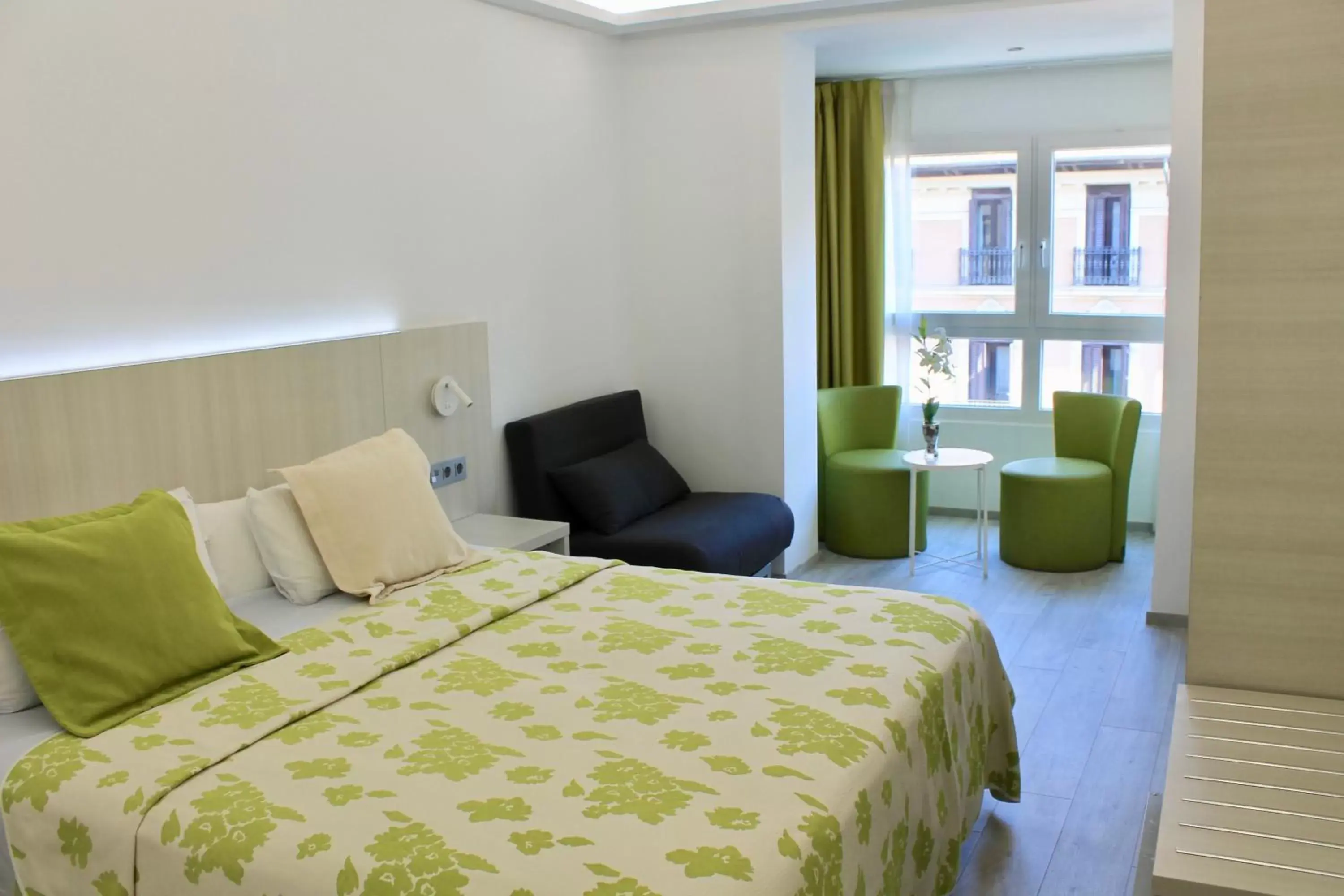 Balcony/Terrace, Bed in Hotel Rambla Alicante Contactless