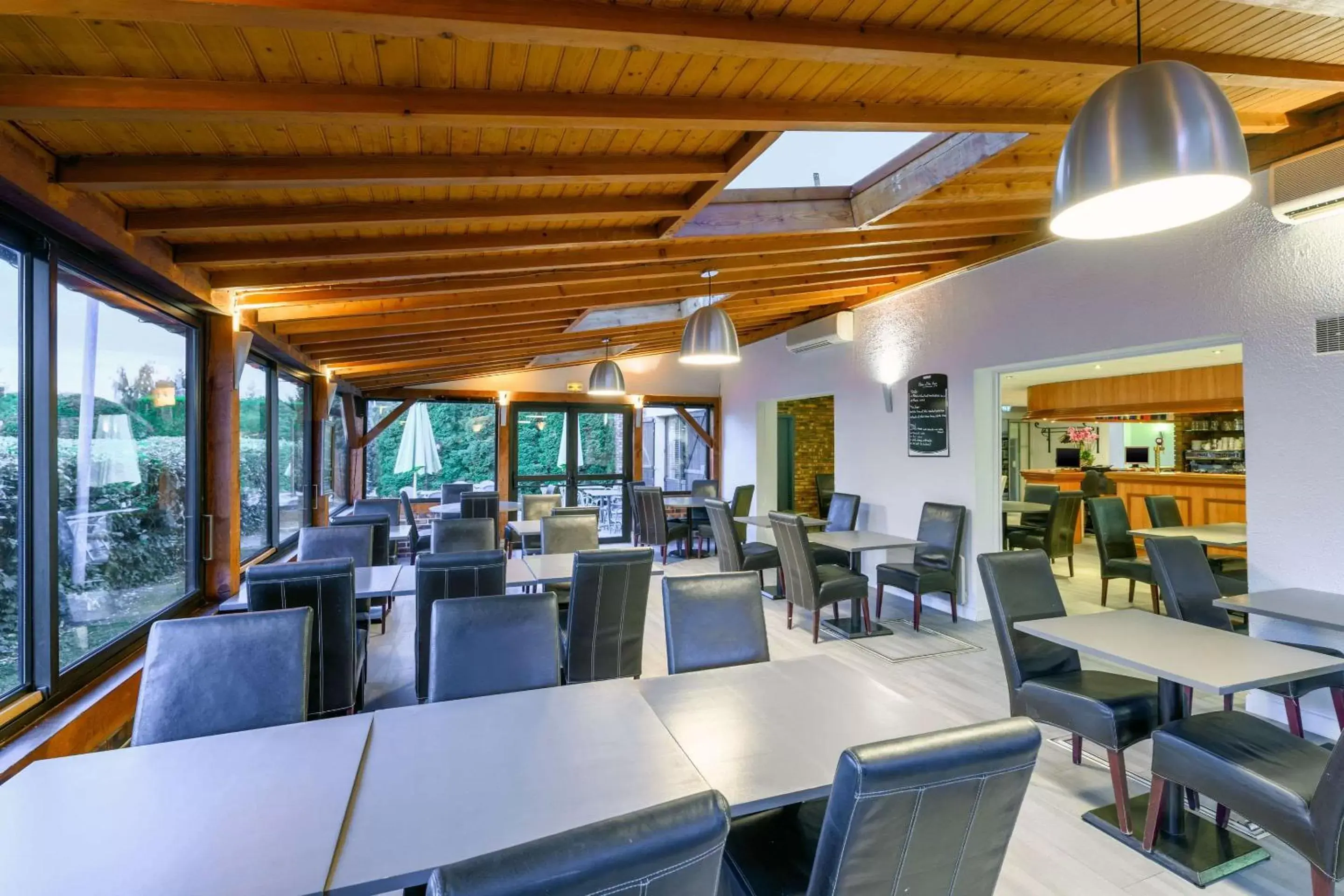 Restaurant/Places to Eat in Comfort Hotel Evreux