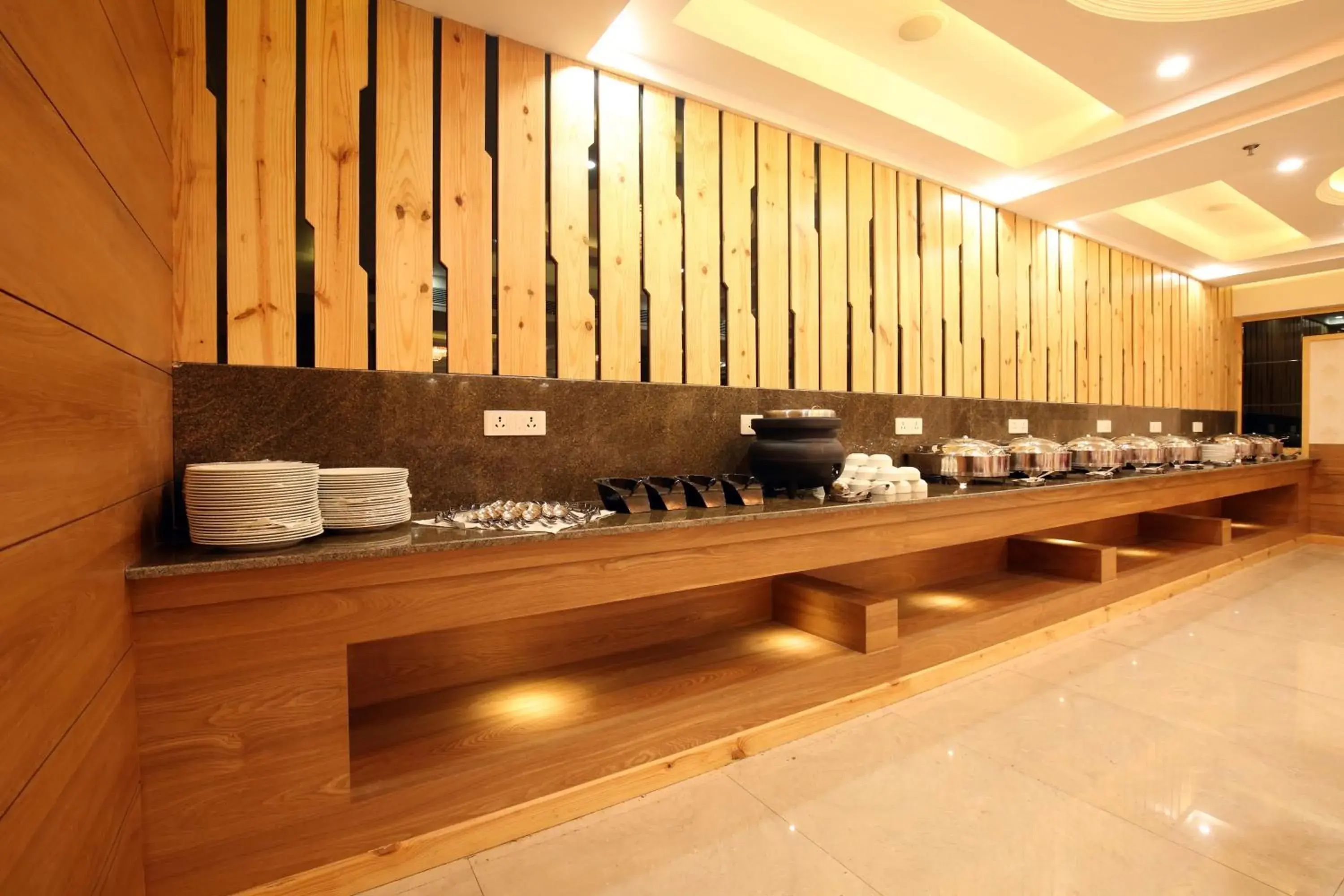 Restaurant/places to eat in Mint Hotel Premia Chandigarh, Zirakpur