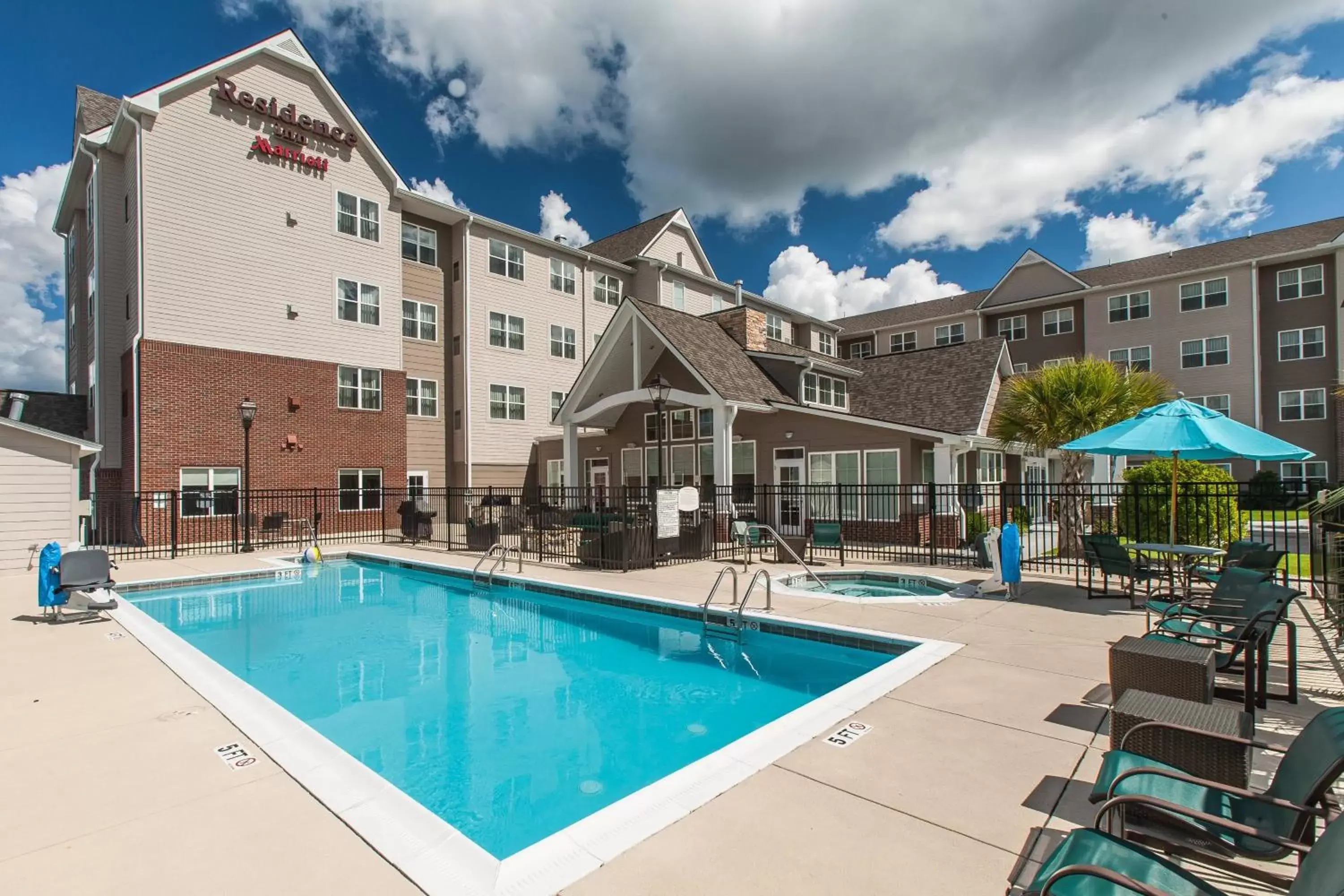 Swimming pool, Property Building in Residence Inn Florence