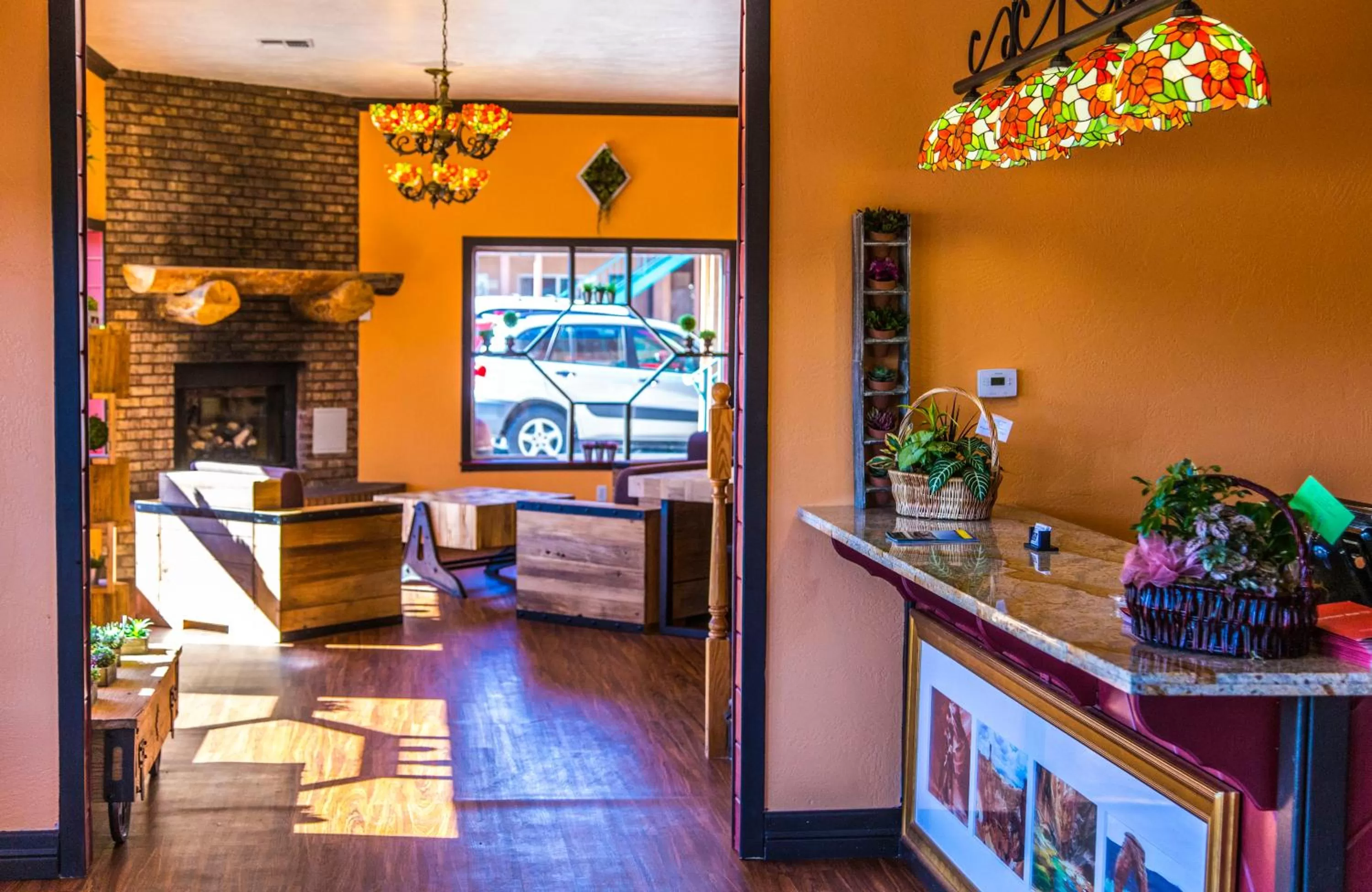 Communal lounge/ TV room in Mountain View Lodge