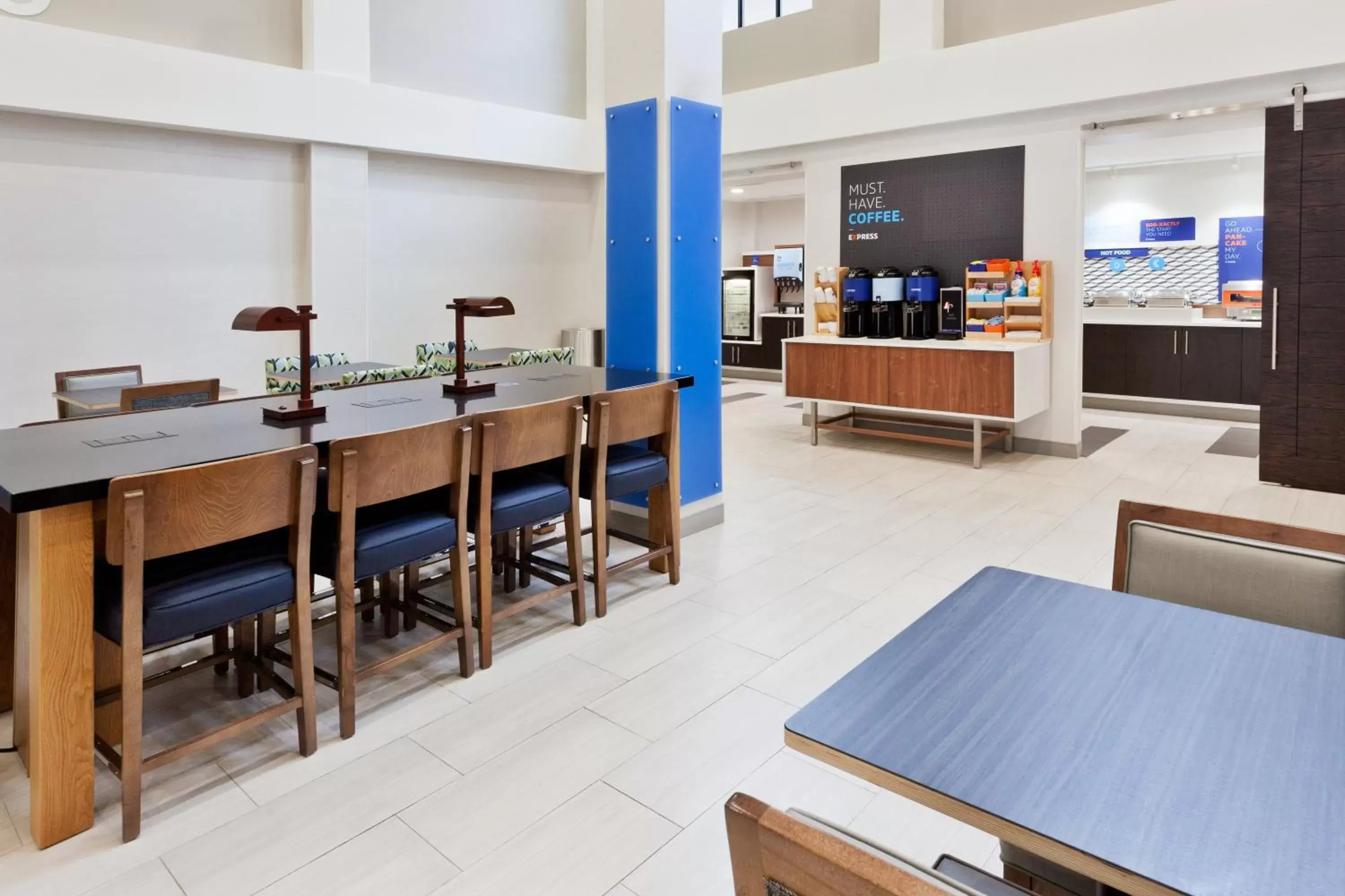 Breakfast, Restaurant/Places to Eat in Holiday Inn Express Hotel & Suites Montgomery Boyd-Cooper Parkway, an IHG Hotel