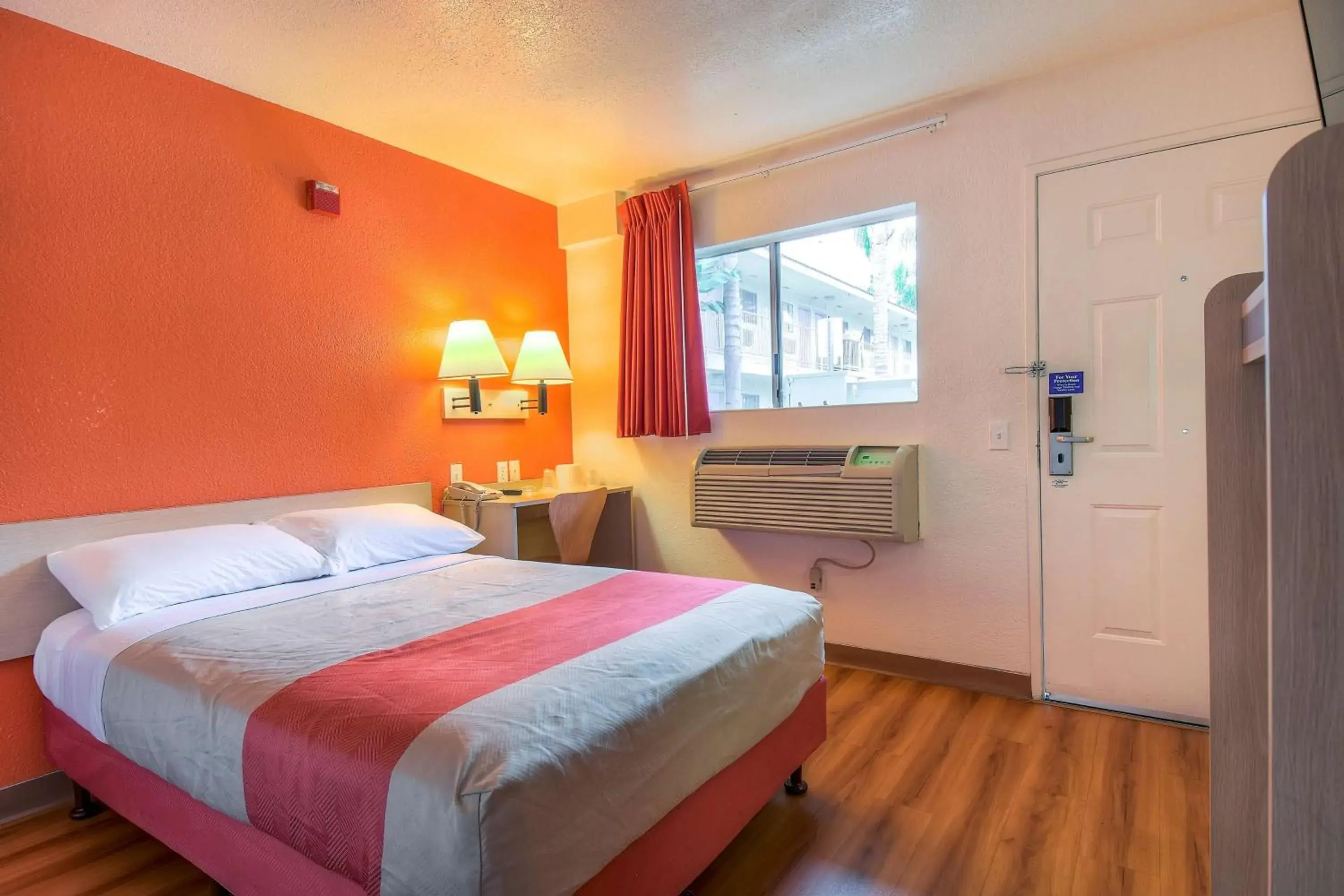 TV and multimedia, Room Photo in Motel 6-Chino, CA - Los Angeles Area