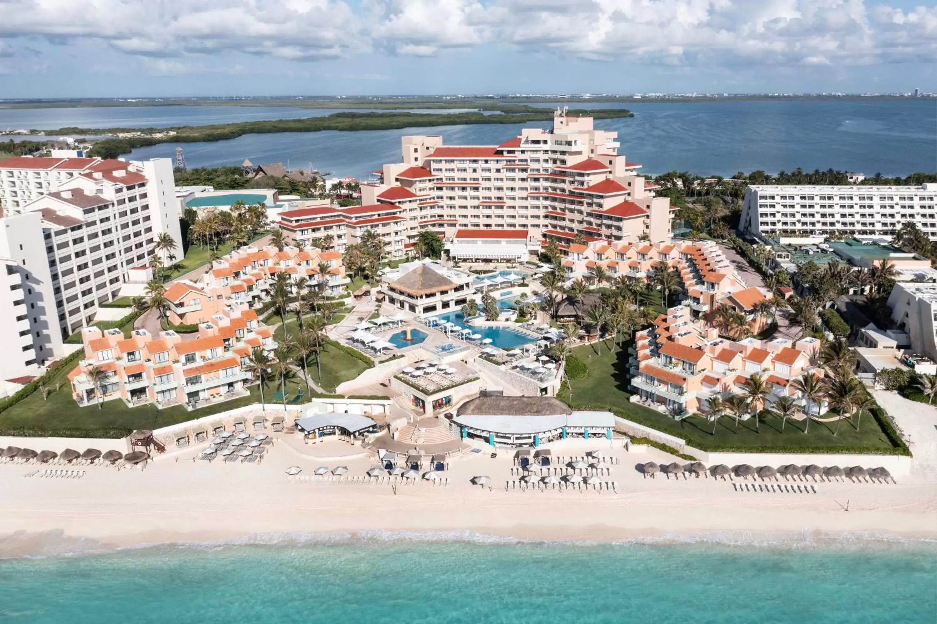 Lake view, Bird's-eye View in Wyndham Grand Cancun All Inclusive Resort & Villas