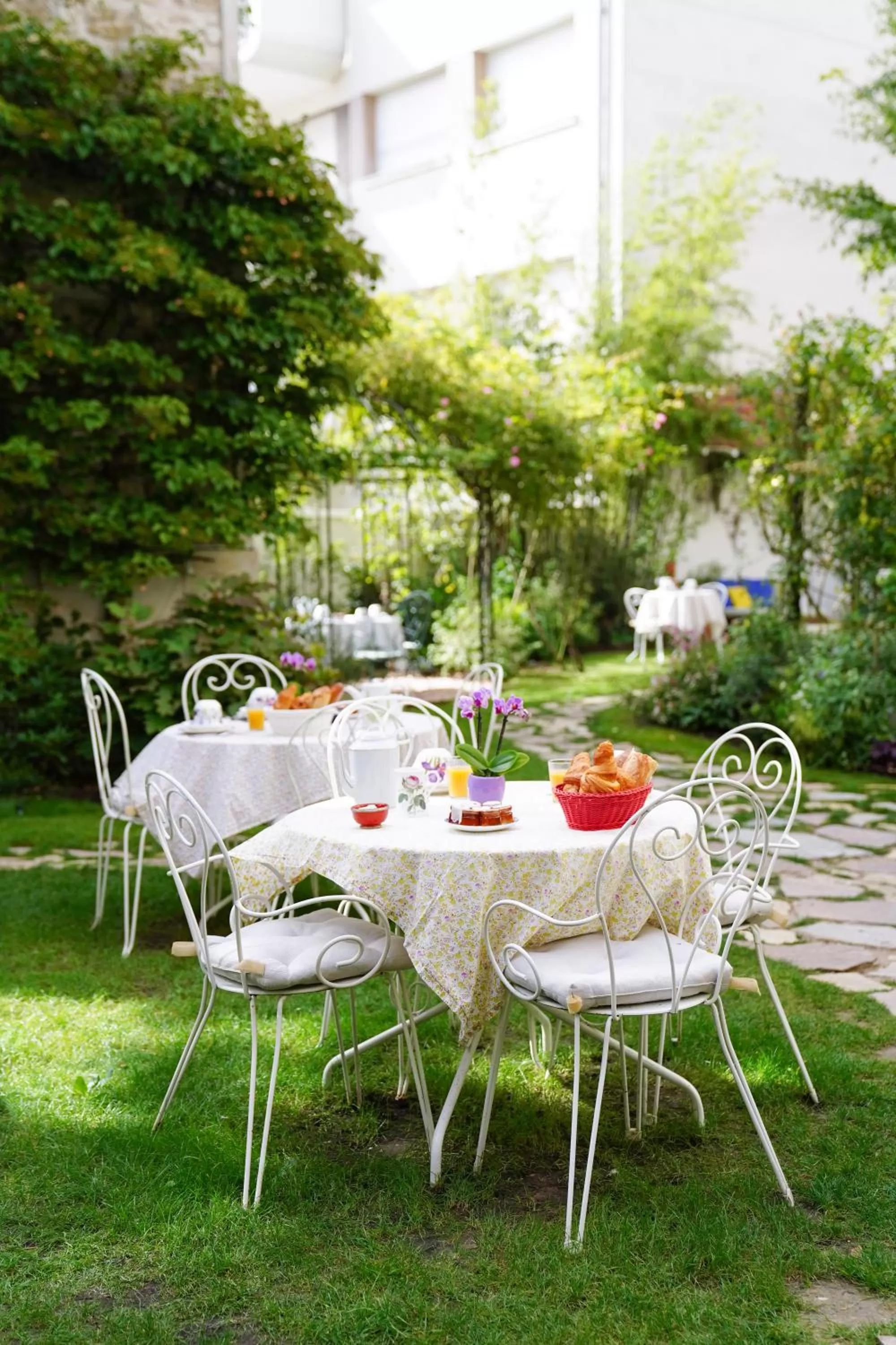 Garden in Villa Escudier Appart-hôtel