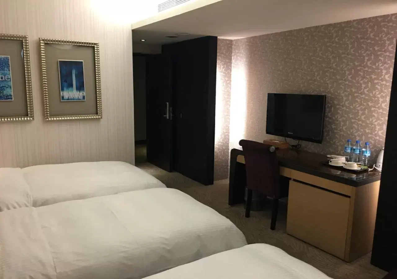 TV and multimedia, Bed in The Metro Hotel - Taipei Branch