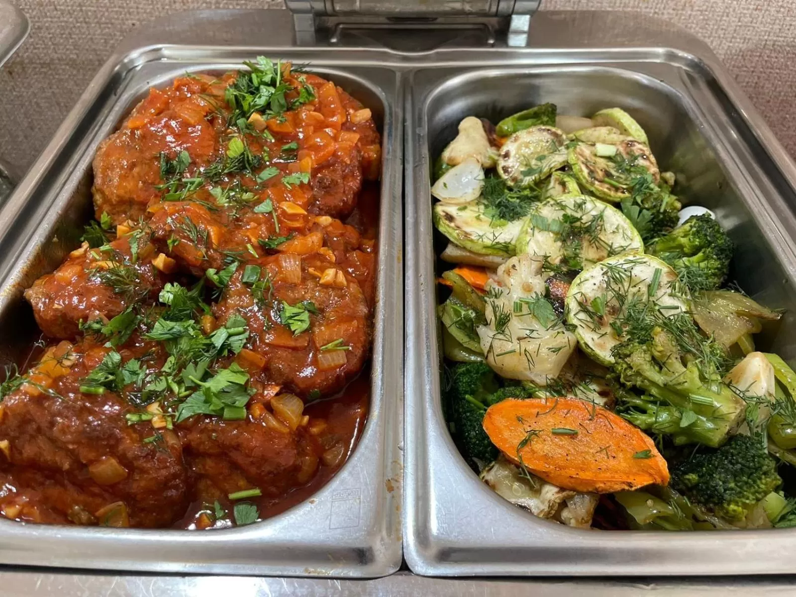 Restaurant/places to eat in Tengri Hotel